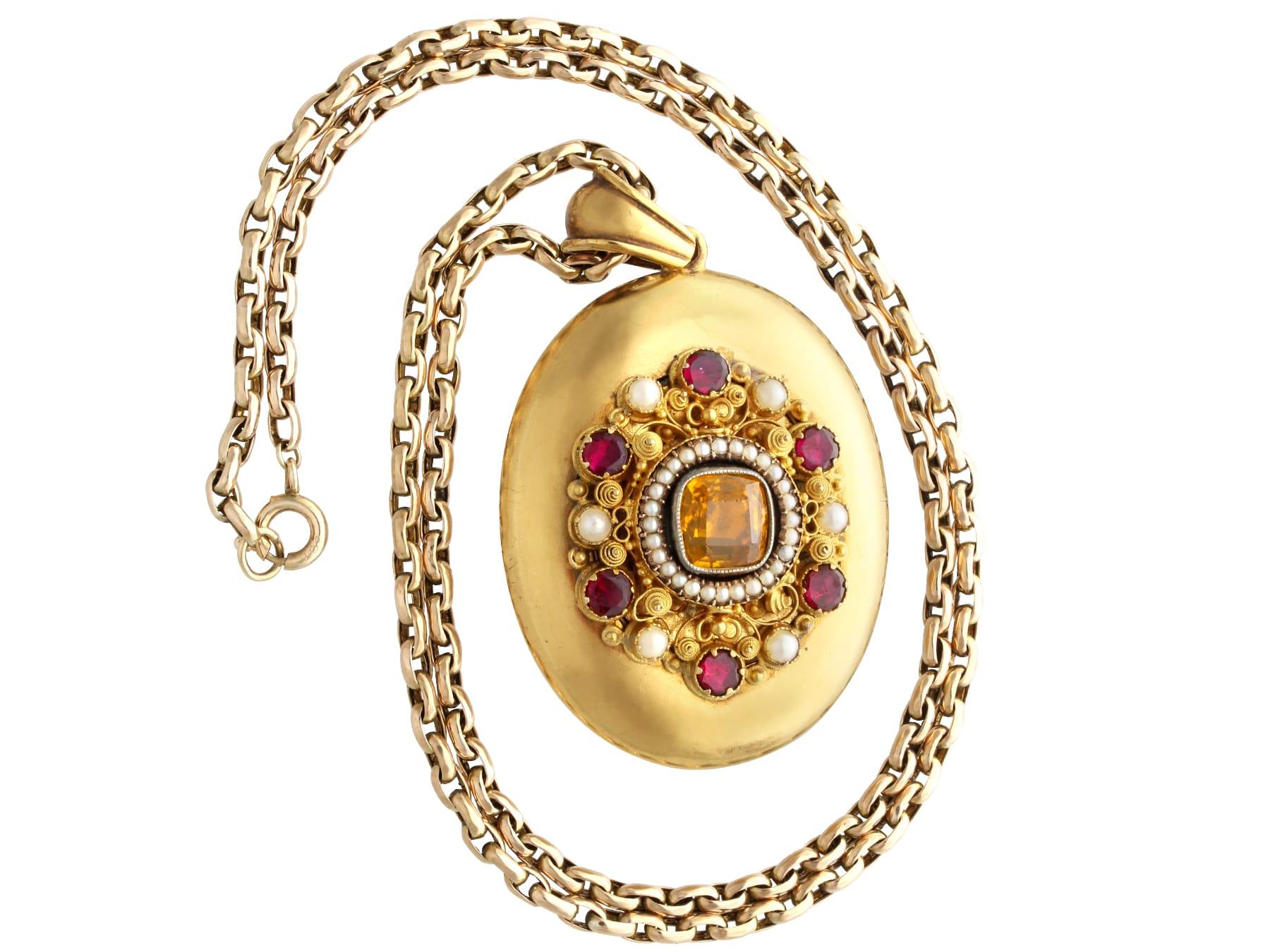 1.64Ct Citrine, 1.82Ct Garnet, Pearl, Seed Pearl and 18k Yellow Gold Locket In Excellent Condition For Sale In Jesmond, Newcastle Upon Tyne