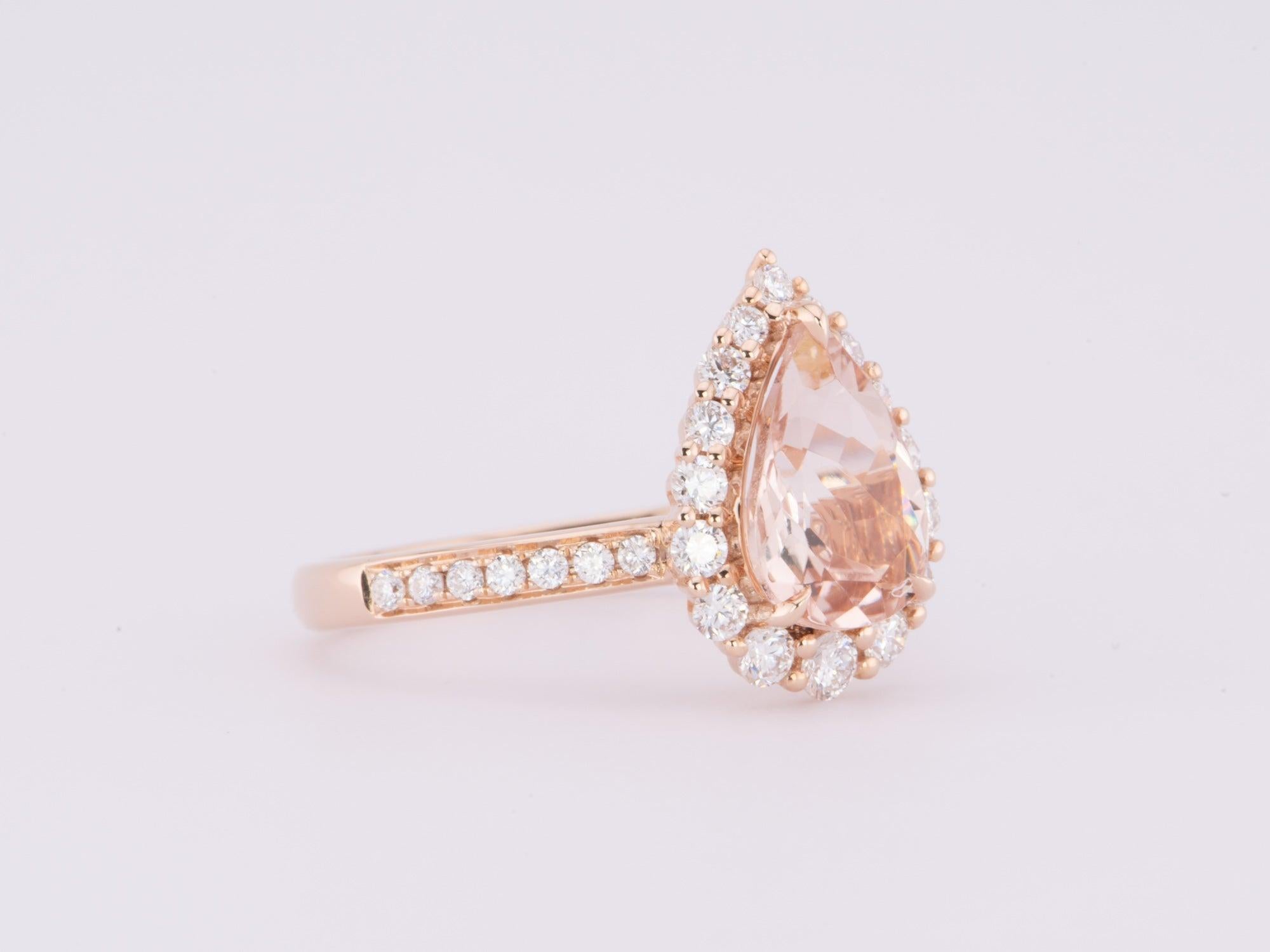 1,64ct Soft Pink Morganit 14K Rose Gold Verlobungsring mit Diamant Halo R6617 im Zustand „Neu“ im Angebot in Osprey, FL