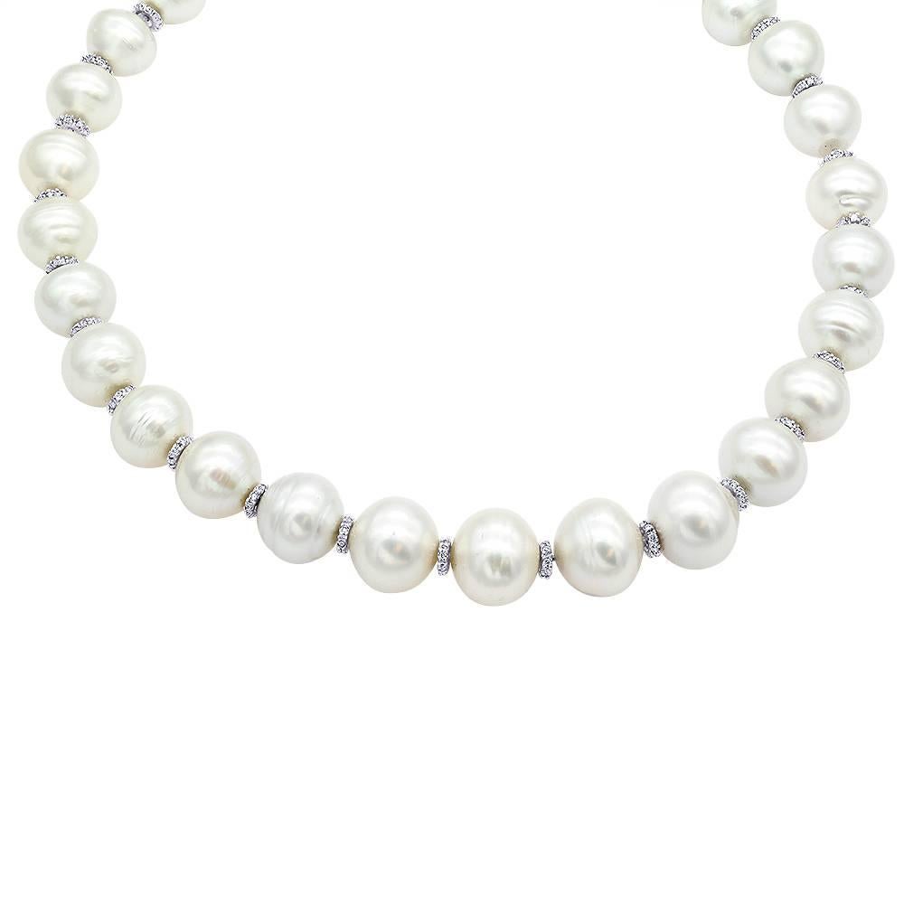 – Skillfully crafted in 18kt solid white gold
– Contains 28 Pearls
– Surrounded by 1.65 Carat Diamonds

