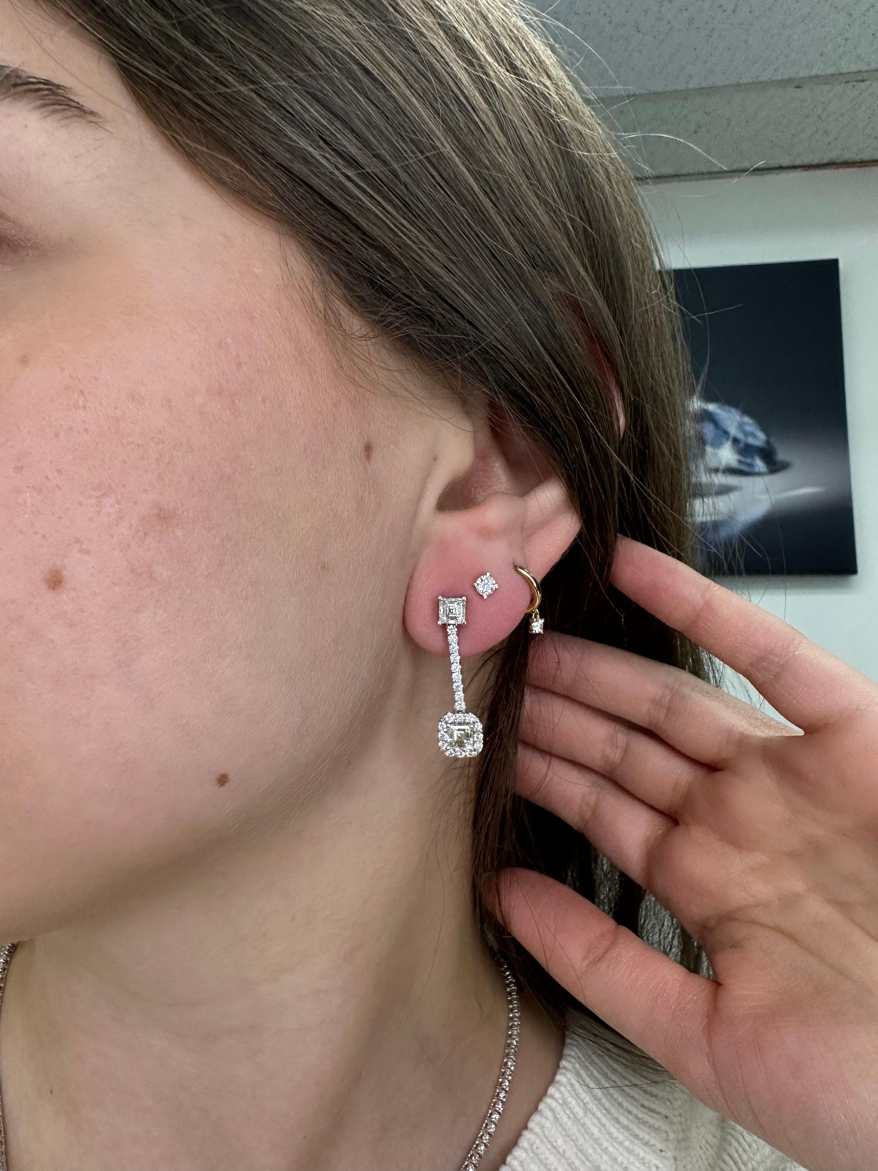 Gem Jewelers Co. has crafted a pair of Asscher & Round Cut Dangling Diamond Earrings that are the epitome of elegance and luxury. These exquisite Earrings showcase the timeless beauty of fine jewelry.

With a total weight of 1.65 Carat, each Earring