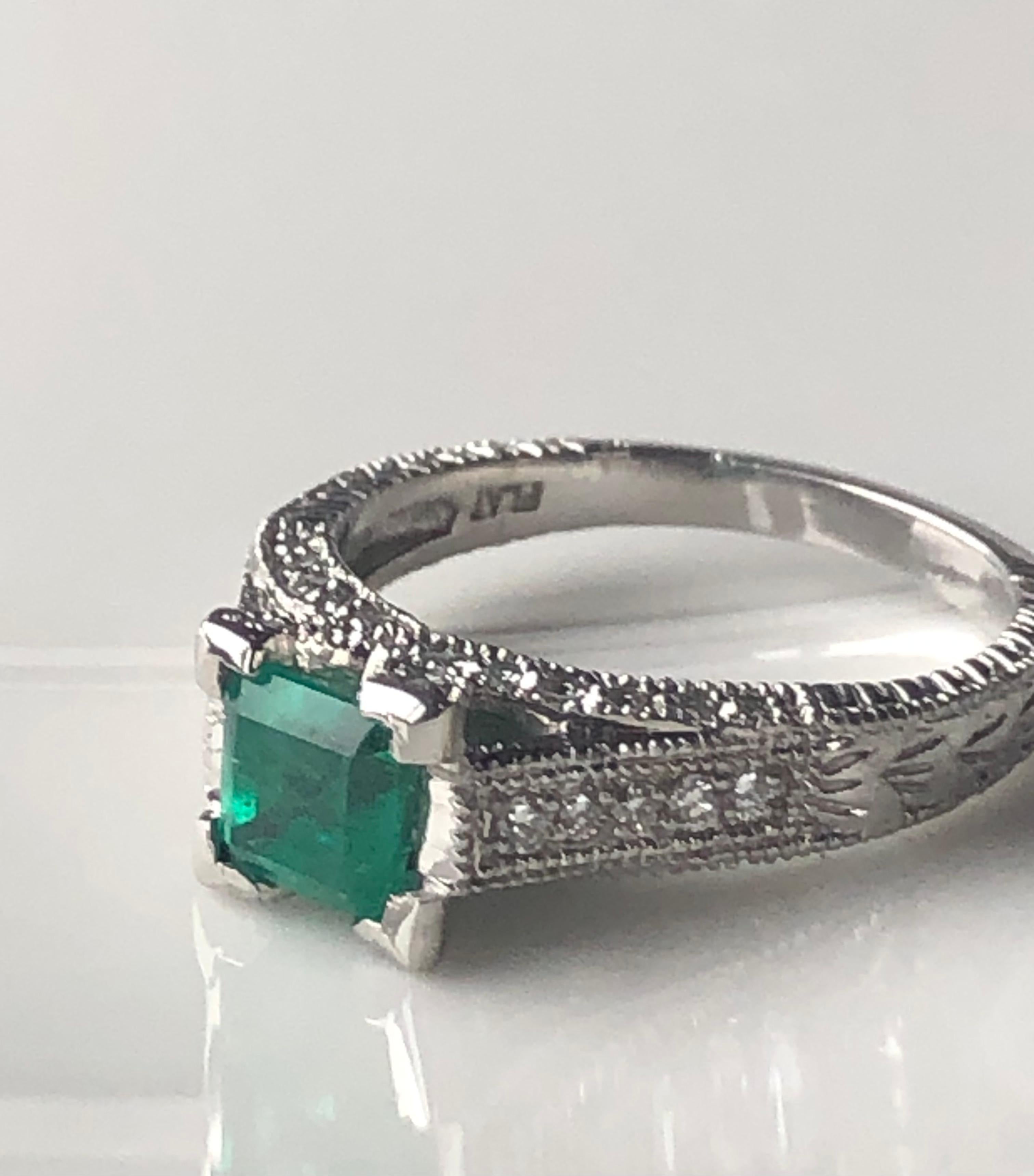 Bague de fiançailles en platine avec diamants et émeraude naturelle de Colombie de 1,65 carat en vente 5