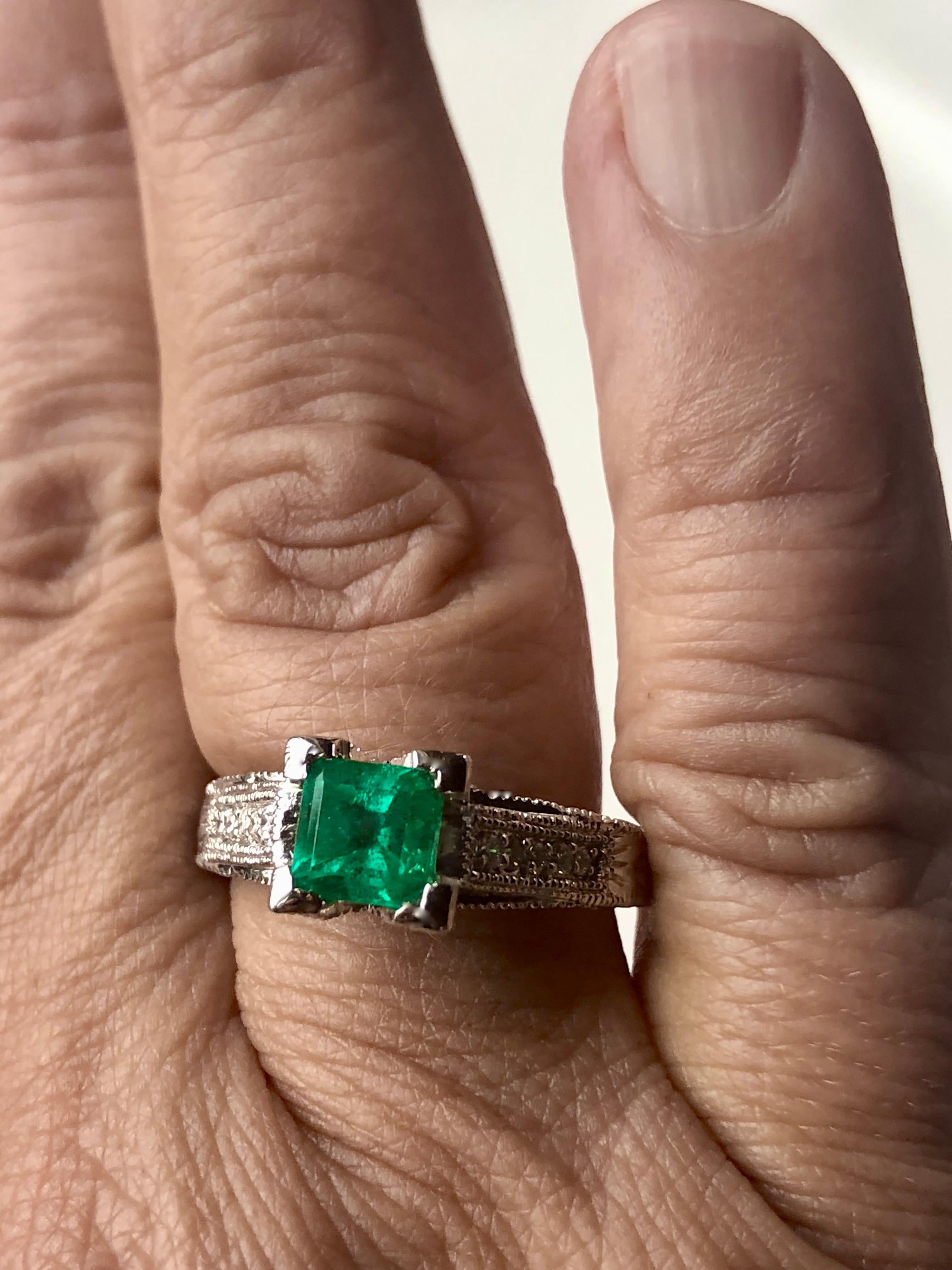 1.65 Karat kolumbianischer natürlicher Smaragd-Diamant-Verlobungsring aus Platin Damen im Angebot