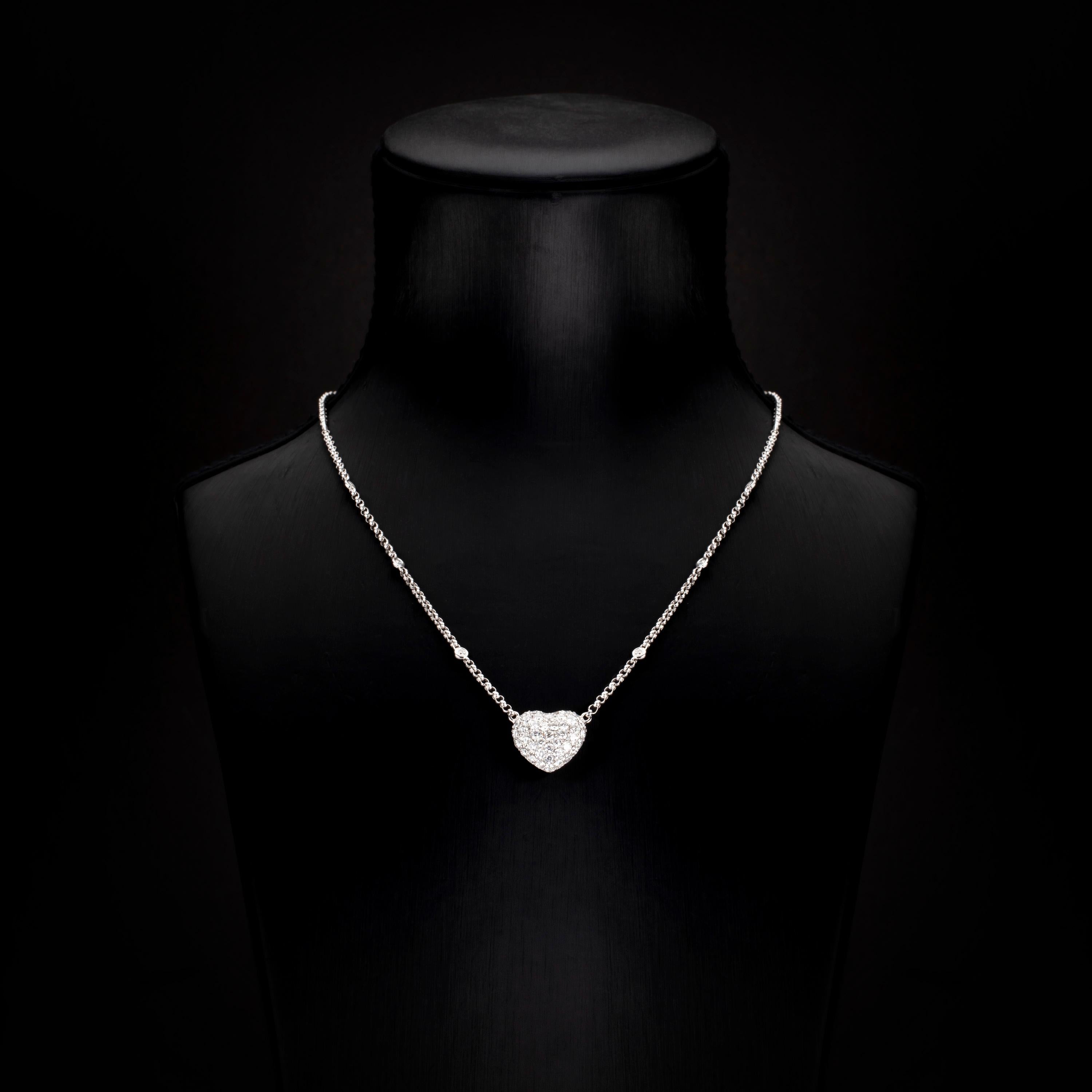 1,65 Karat Diamant 18 Karat Weißgold Herz-Anhänger Halskette (Zeitgenössisch) im Angebot