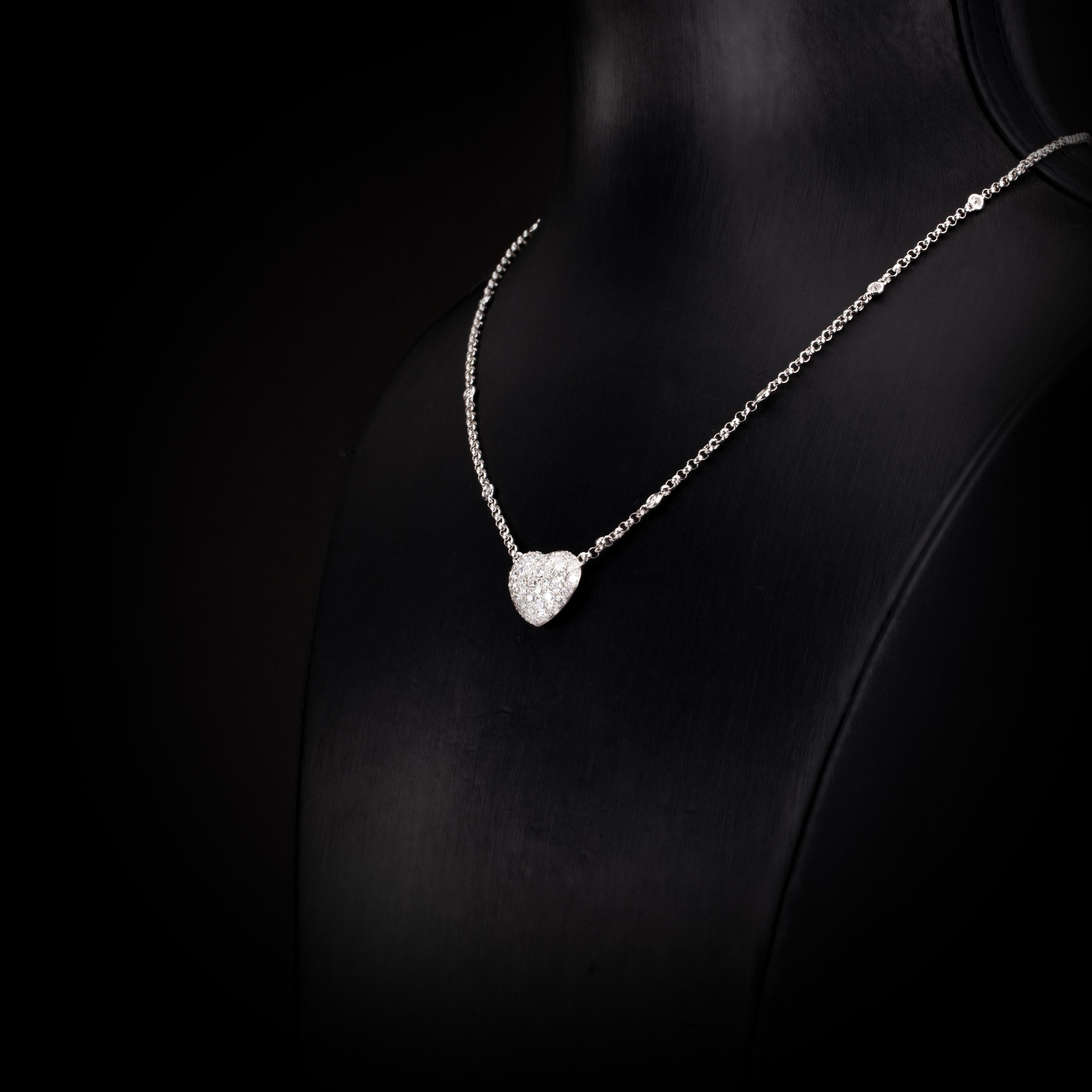 Round Cut 1.65 Carat Diamond 18 Karat White Gold Heart Pendant Necklace For Sale