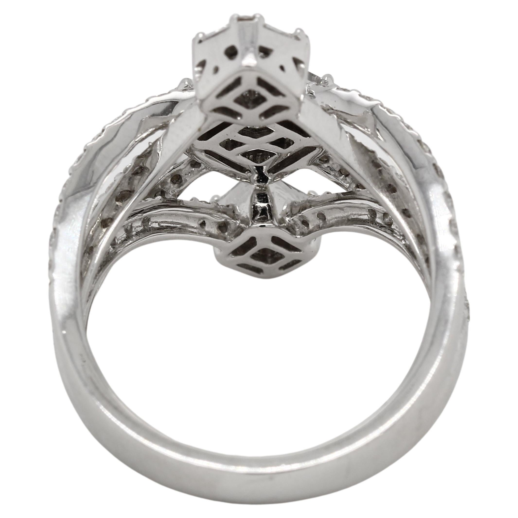 Women's or Men's 1.65 Carat Diamond Illusion Wedding Ring in 18 Karat Gold For Sale