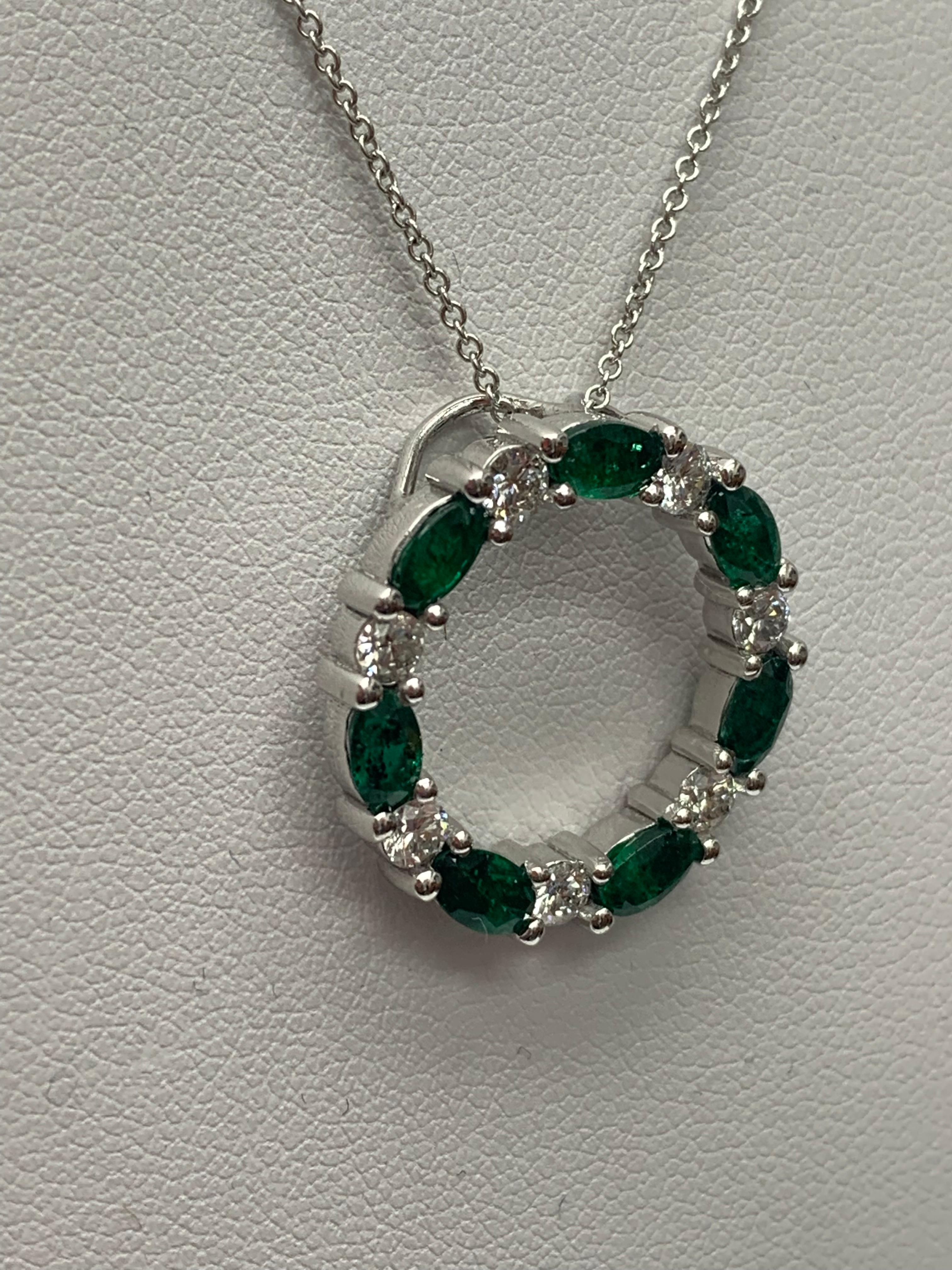 1.65 Carat Emerald and Diamond Circle Pendant Necklace in 14k White Gold In New Condition For Sale In NEW YORK, NY