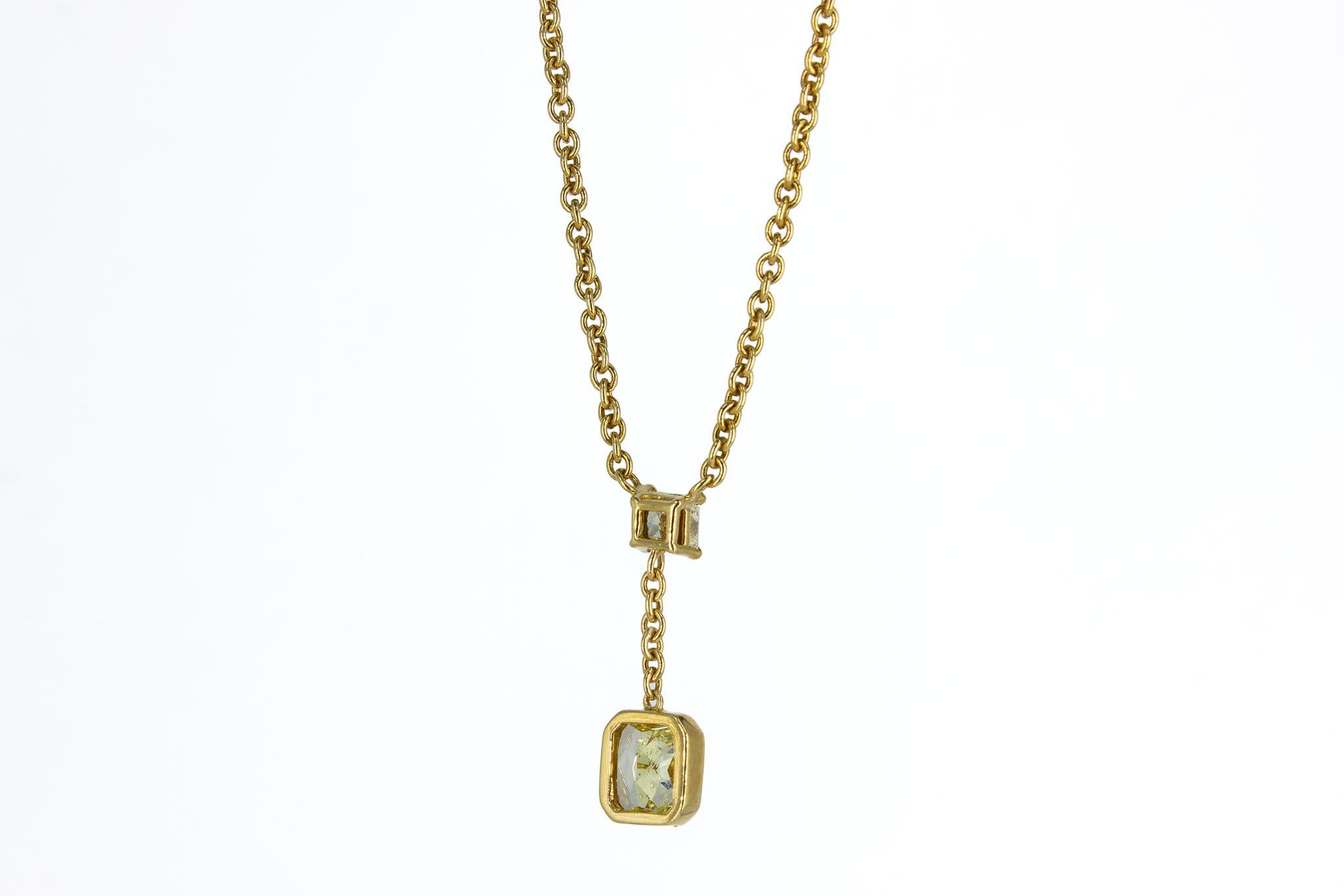 Taille radiant Collier pendentif en diamant jaune fantaisie de 1,65 carat en vente
