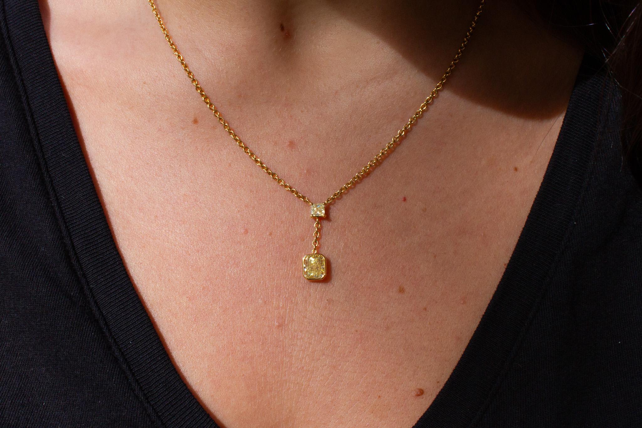 Collier pendentif en diamant jaune fantaisie de 1,65 carat en vente 2