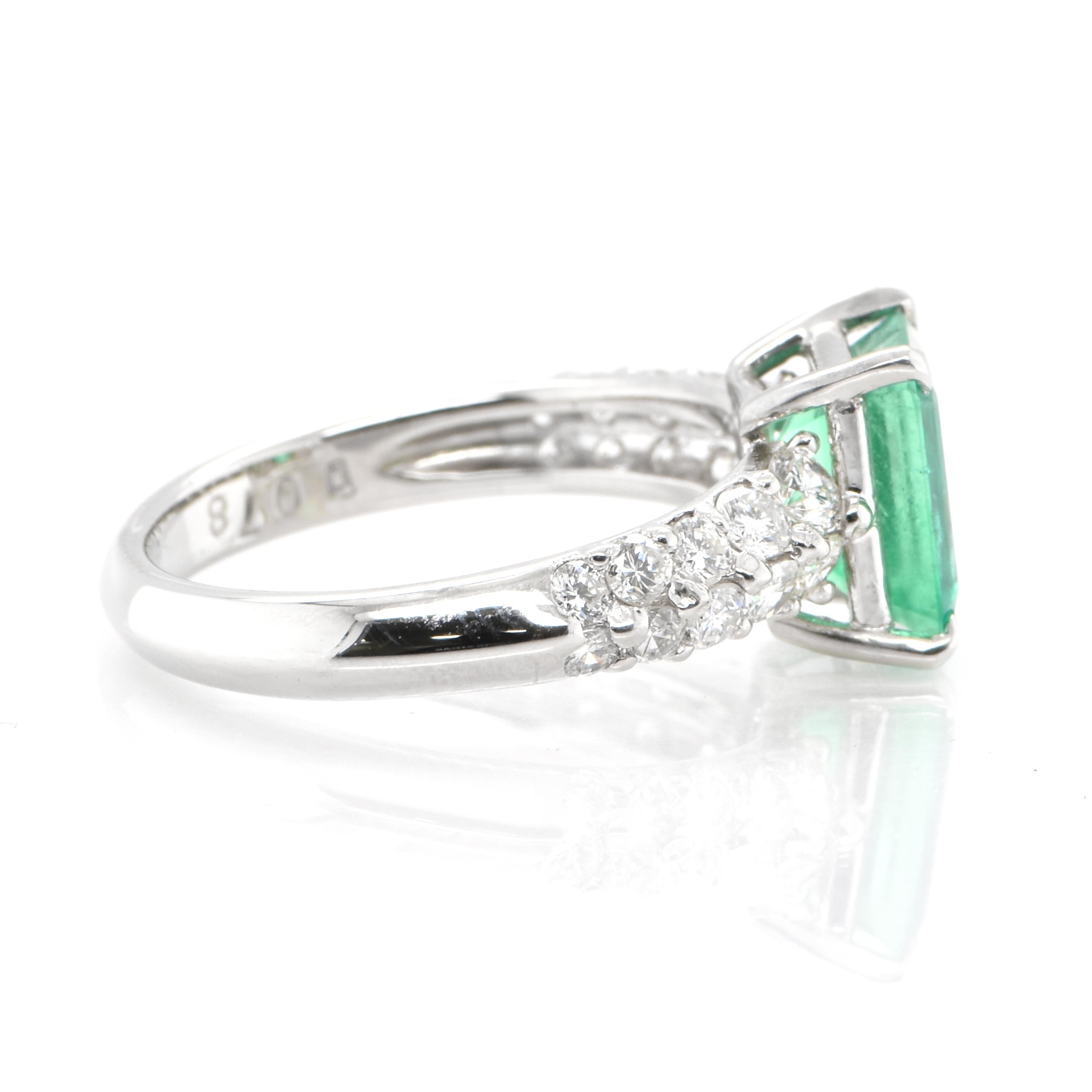 1.65 Carat Natural Colombian Emerald and Diamond Ring Set in Platinum In New Condition In Tokyo, JP