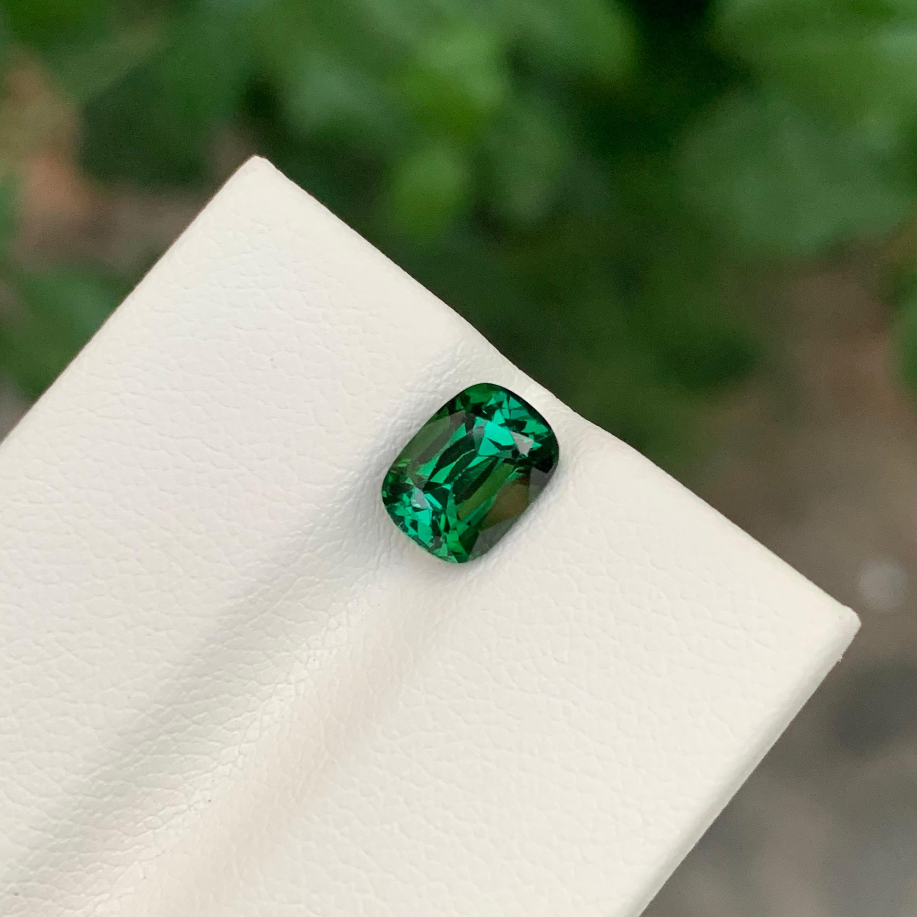 Tourmaline verte bleue facettée

Poids : 1,65 carat
Dimension : 7,7 x 5,7 x 4,9 mm
Couleur : bleu vert
Traitement : Non
Certificat : Sur demande du client
Forme : Coussin 


La tourmaline est une pierre précieuse captivante connue pour sa