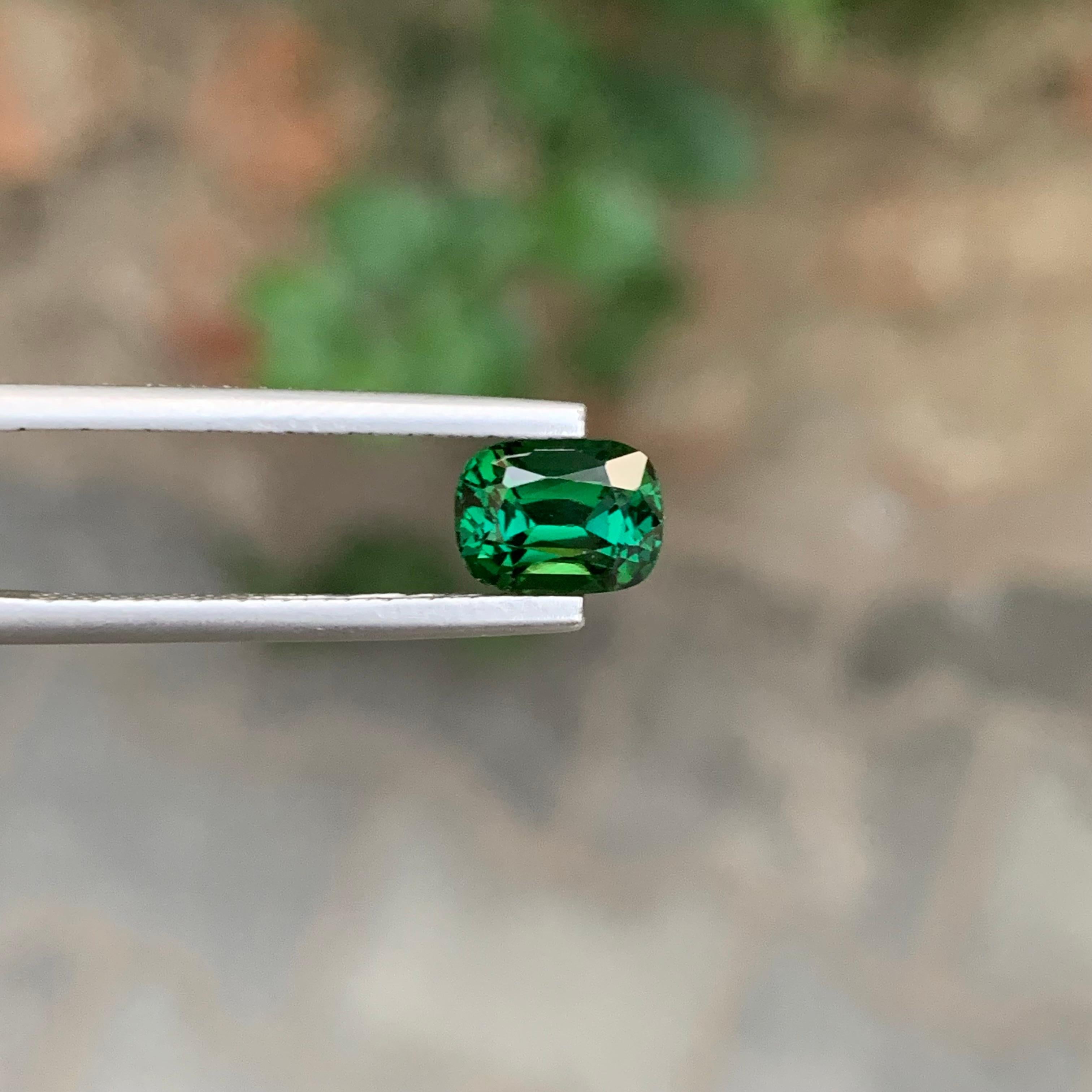 1.65 Carat Natural Loose Blue Green Tourmaline Cushion Shape Gemstone (Tourmaline bleue verte en forme de coussin) en vente 2