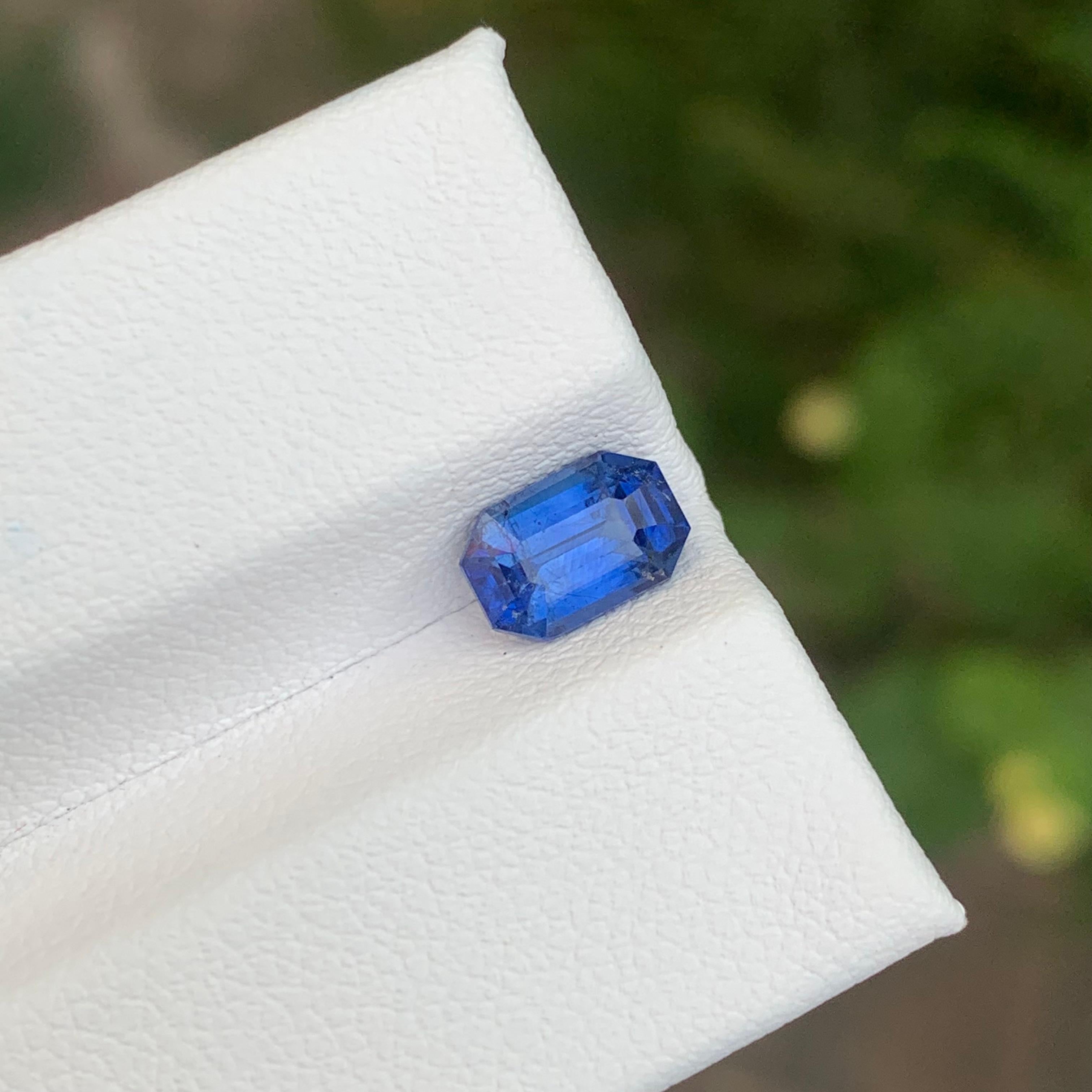 Arts and Crafts 1.65 Carat Natural Loose Blue Sapphire Octagon Shape Gemstone in vendita