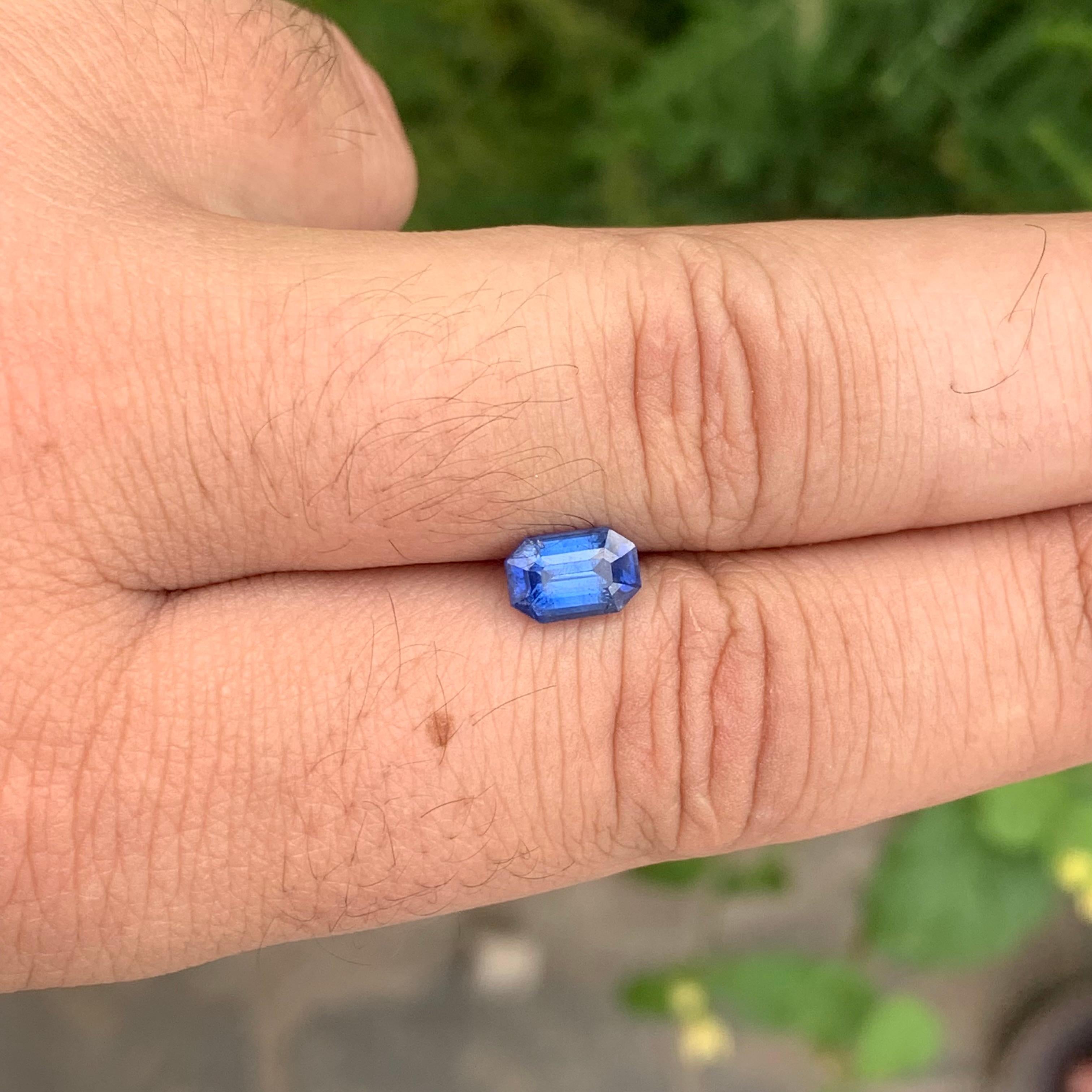 1.65 Carat Natural Loose Blue Sapphire Octagon Shape Gemstone in vendita 3
