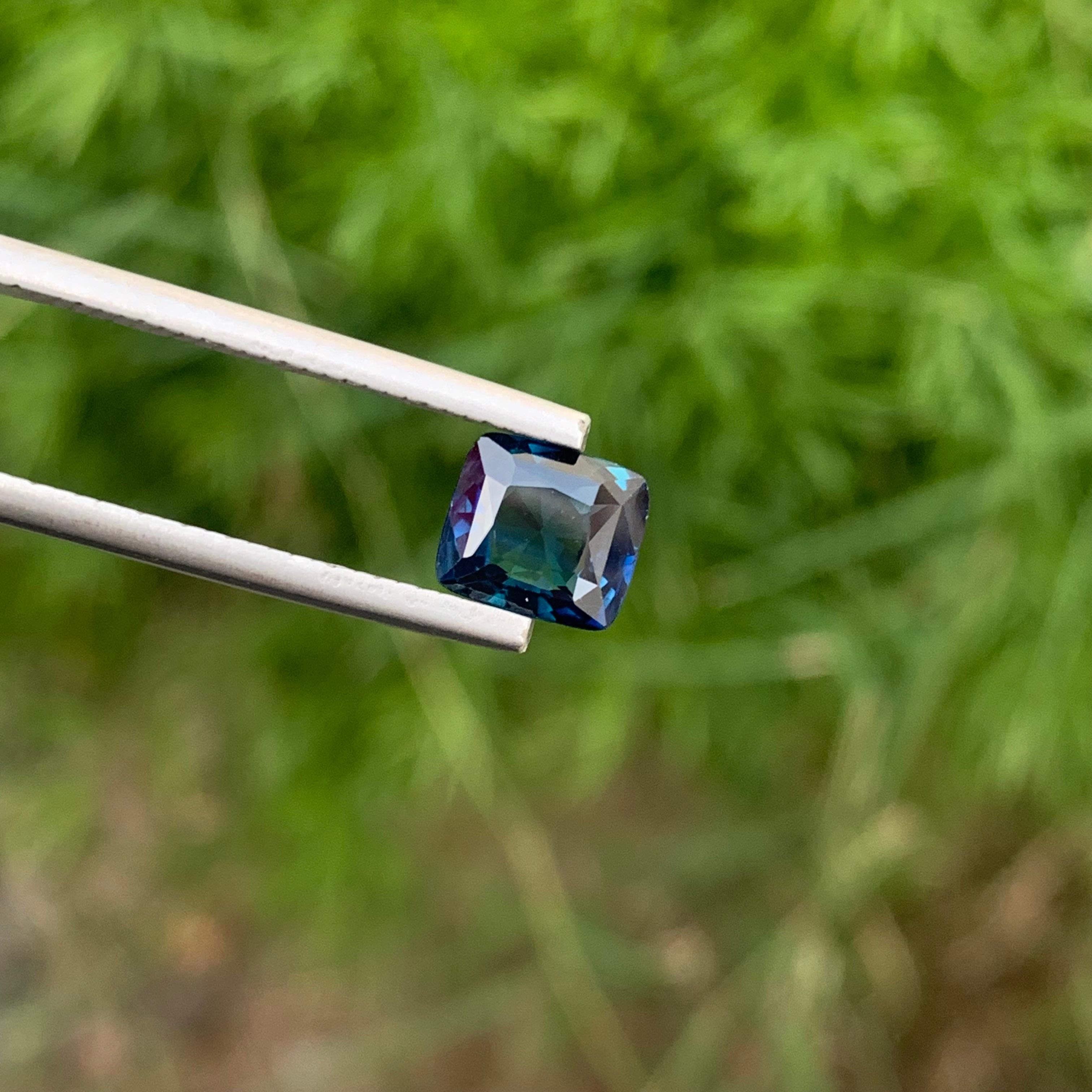 1,65 Karat Natürlicher Lose Blauer Saphir Ring Edelstein (Antiker Kissenschliff) im Angebot