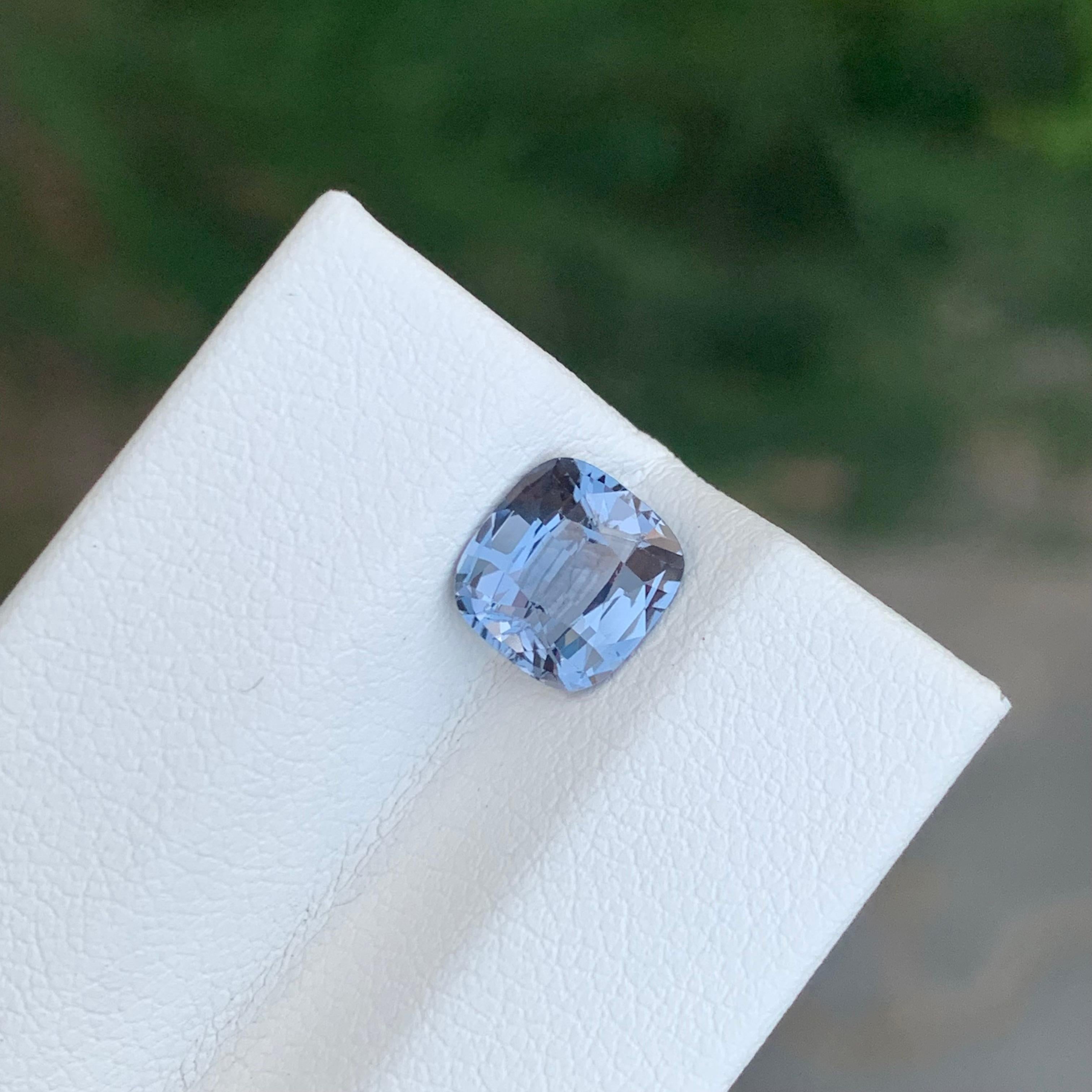 Arts and Crafts 1.65 Carat Natural Loose Blue Spinel Cushion Shape Gemstone (pierre précieuse en forme de coussin)