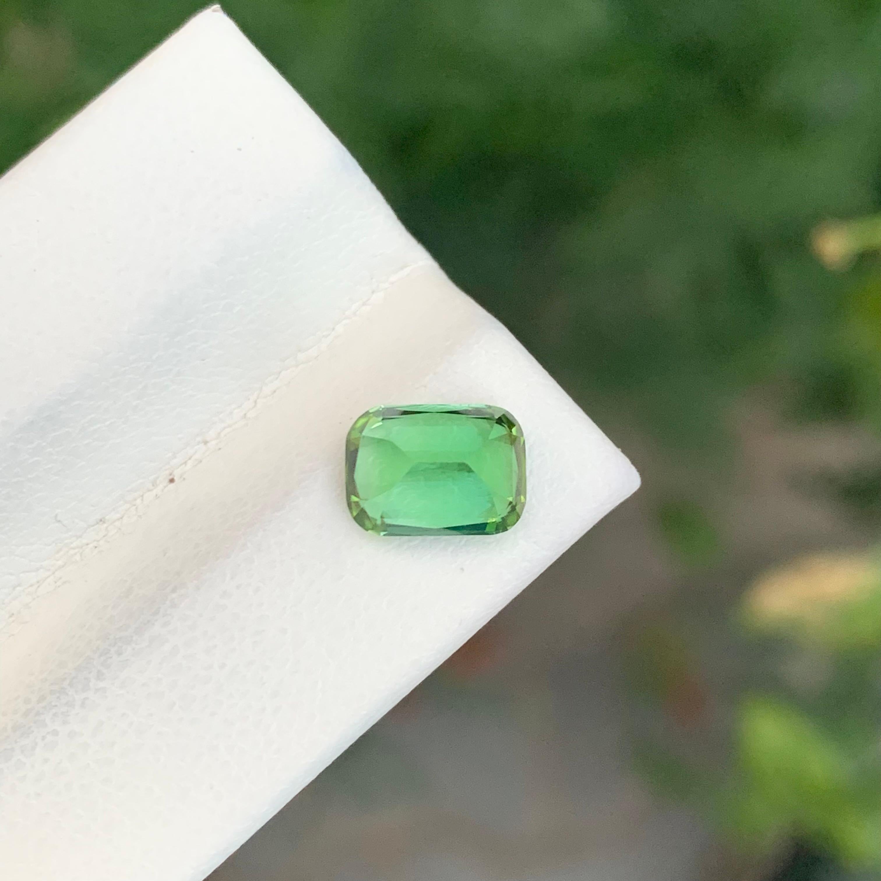 da uomo o donna 1.65 Carat Natural Loose Bluish Green Tourmaline Cushion Shape Gem in vendita