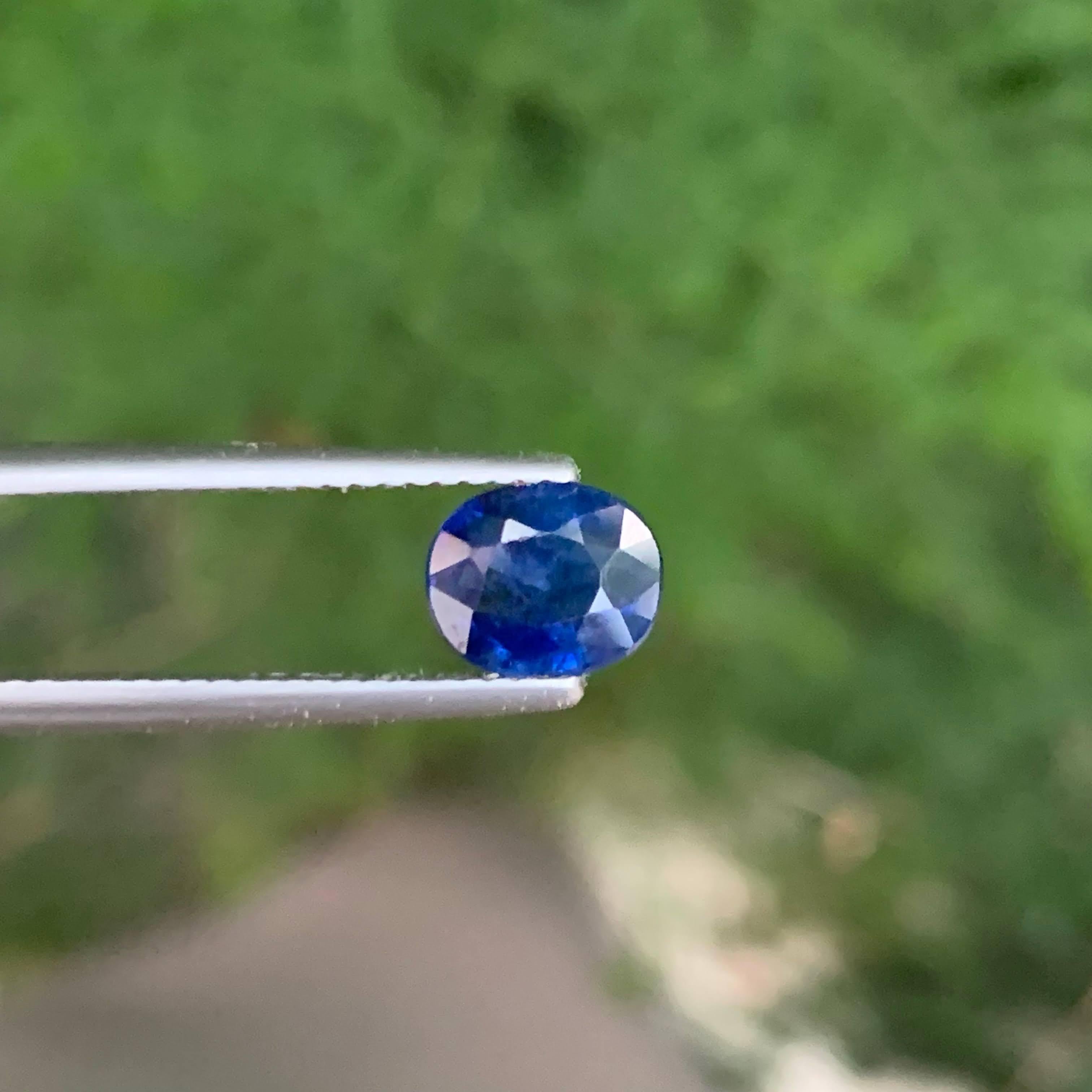 1,65 Karat natürlicher loser tiefblauer Saphir Stein Ovalschliff Sri Lanka Edelstein im Zustand „Neu“ im Angebot in Bangkok, TH