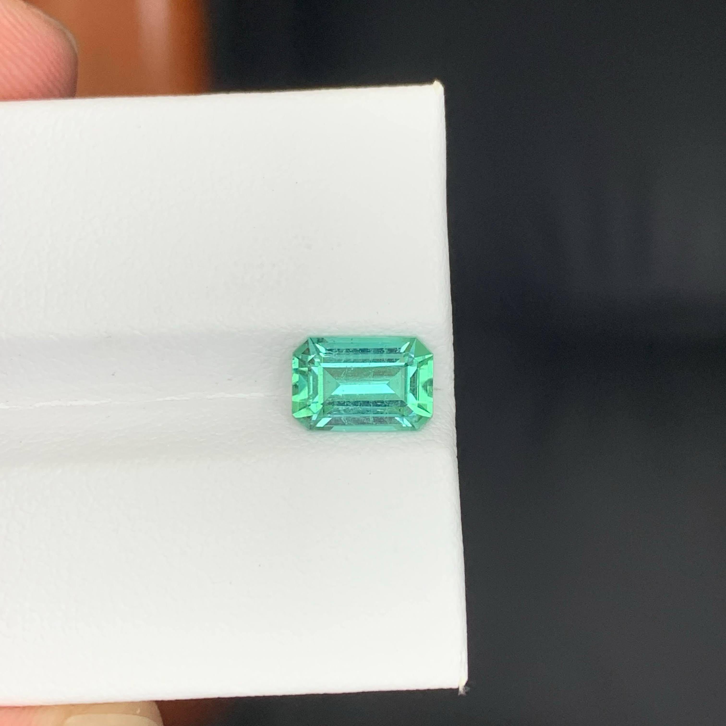 1.65 Carat Natural Loose Emerald Color Tourmaline Emerald Cut From Afghanistan en vente 5