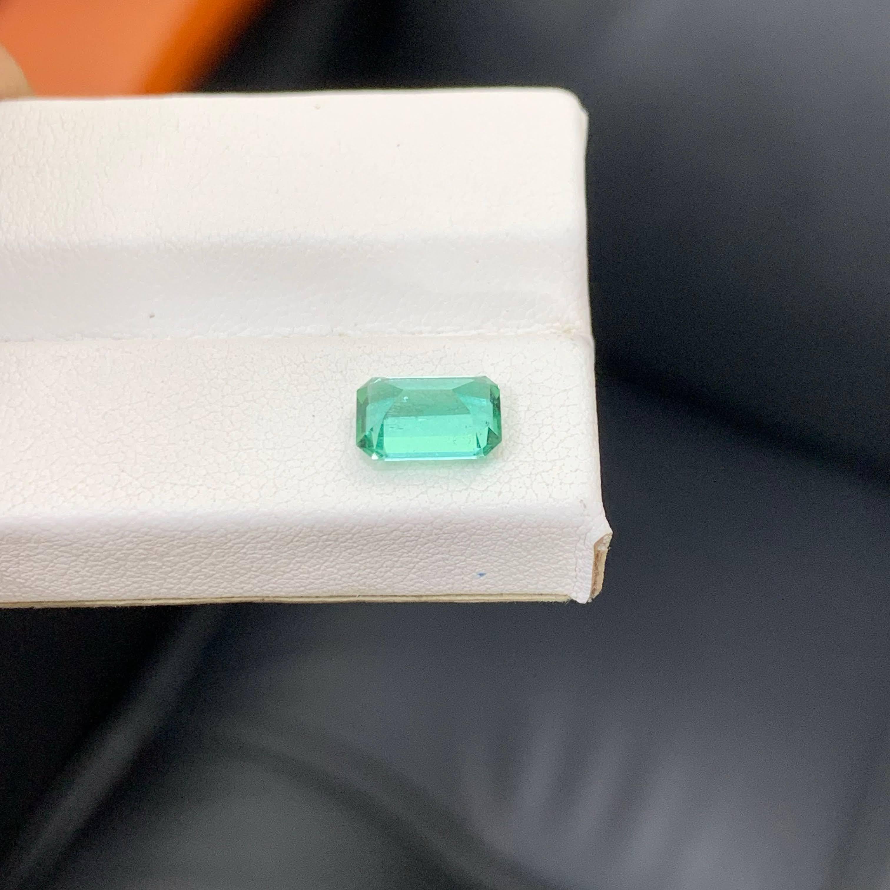 Taille émeraude 1.65 Carat Natural Loose Emerald Color Tourmaline Emerald Cut From Afghanistan en vente