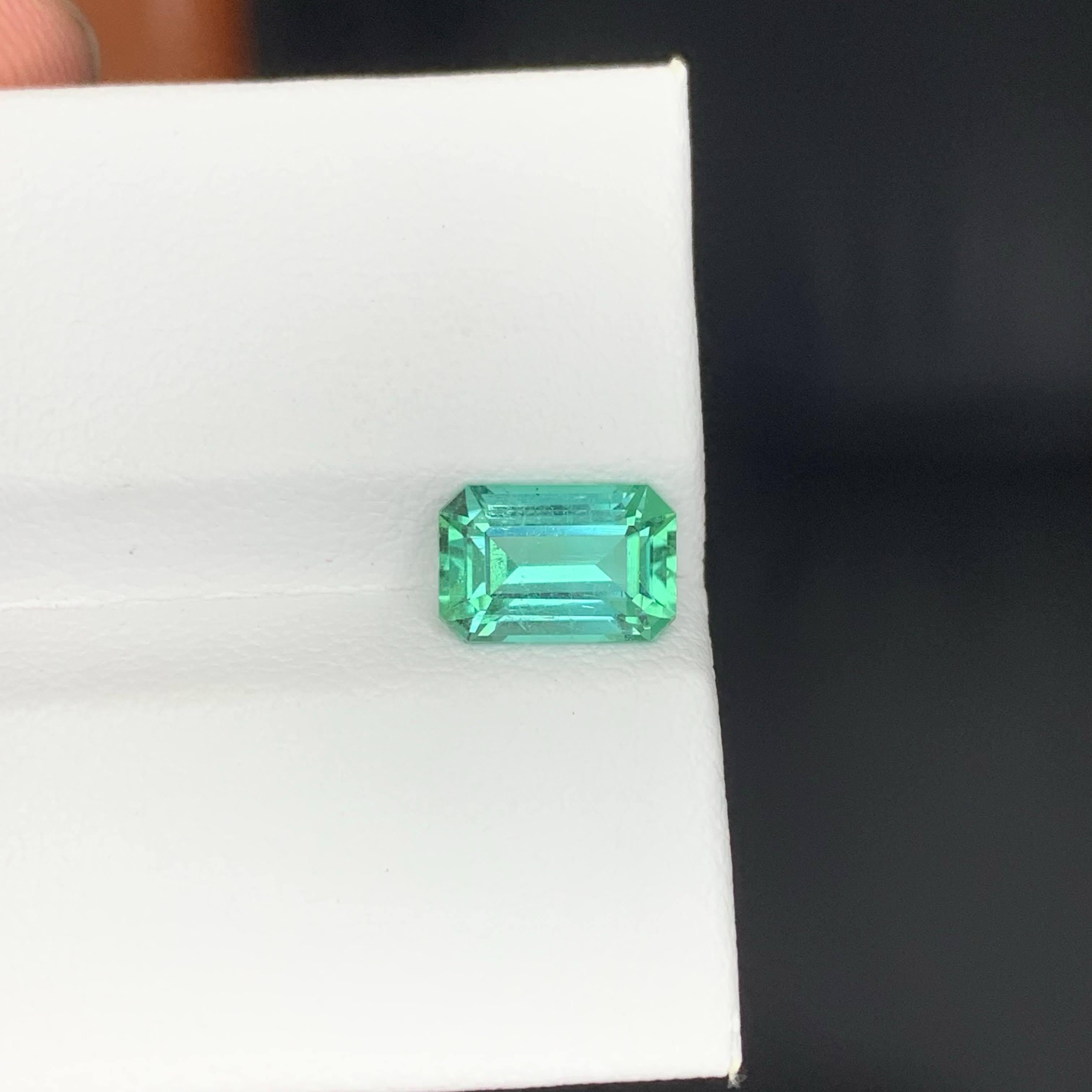 1.65 Carat Natural Loose Emerald Color Tourmaline Emerald Cut From Afghanistan en vente 1