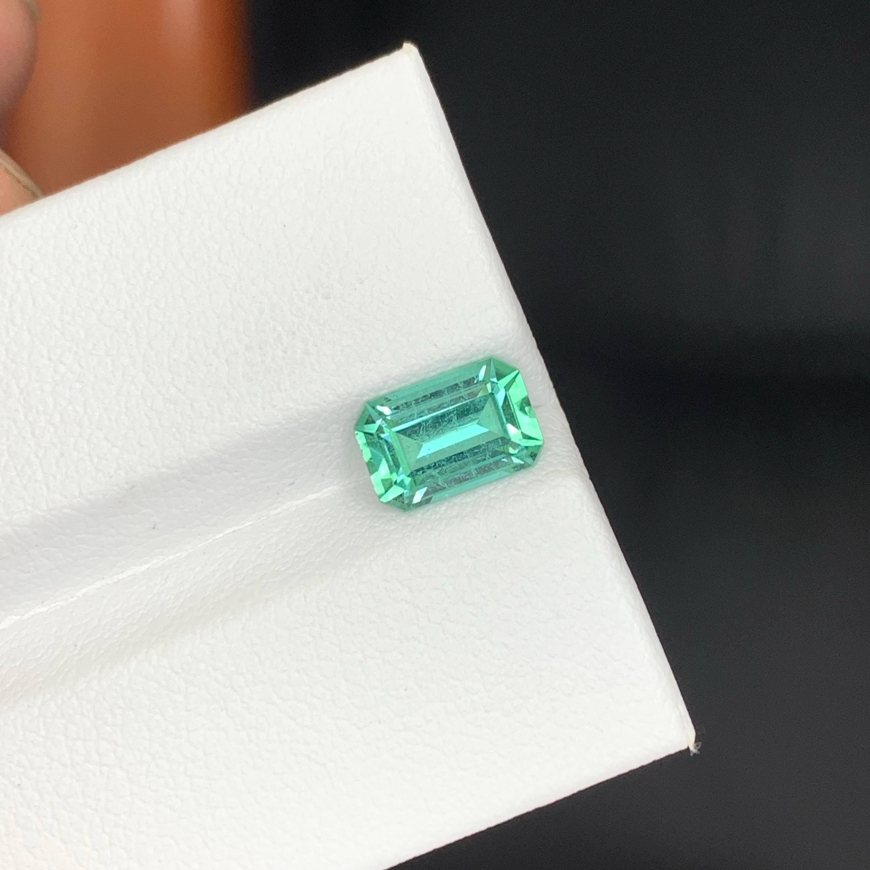 1.65 Carat Natural Loose Emerald Color Tourmaline Emerald Cut From Afghanistan en vente 3