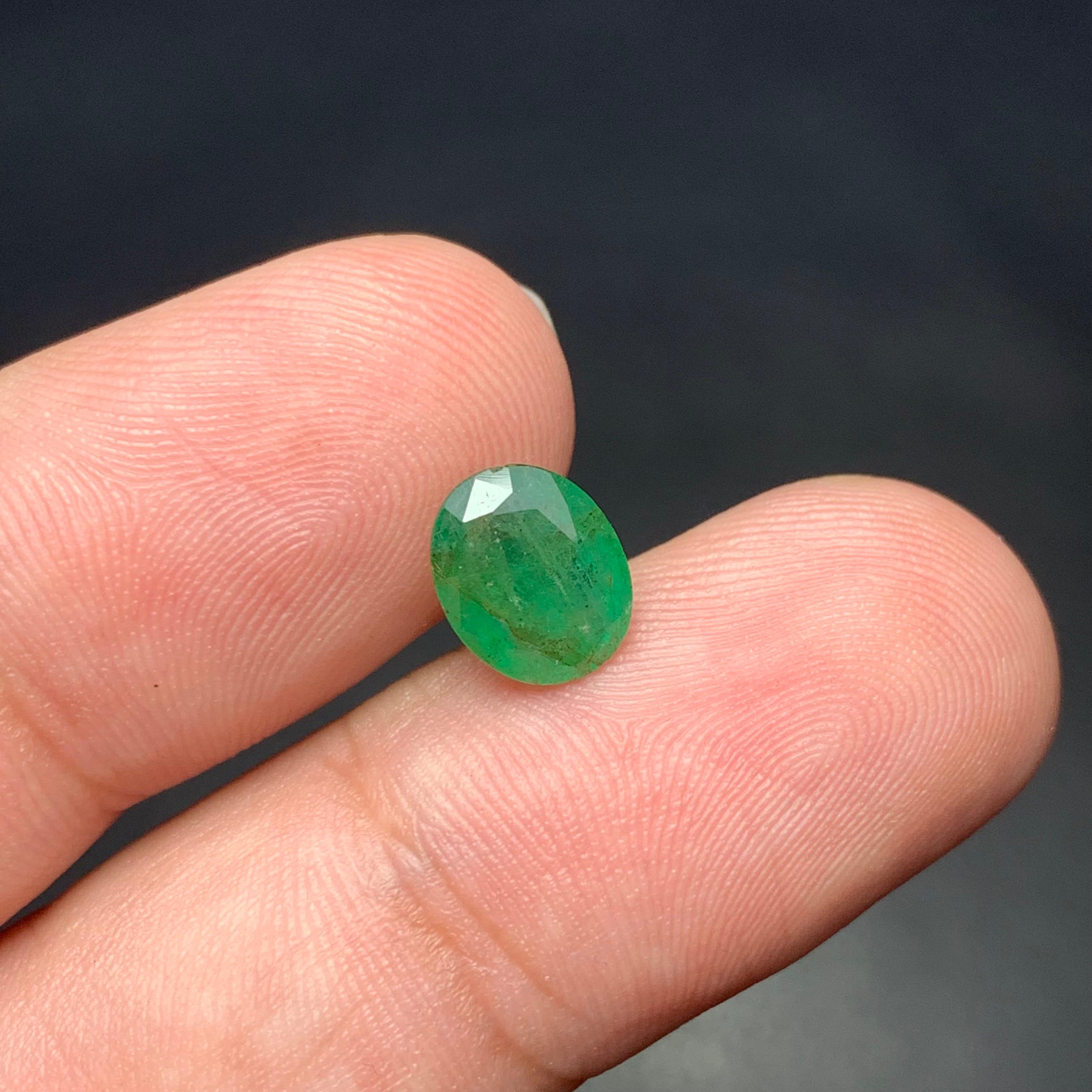 1.65 Carat Natural Loose Emerald Gemstone From Zambian Mine For Sale 4