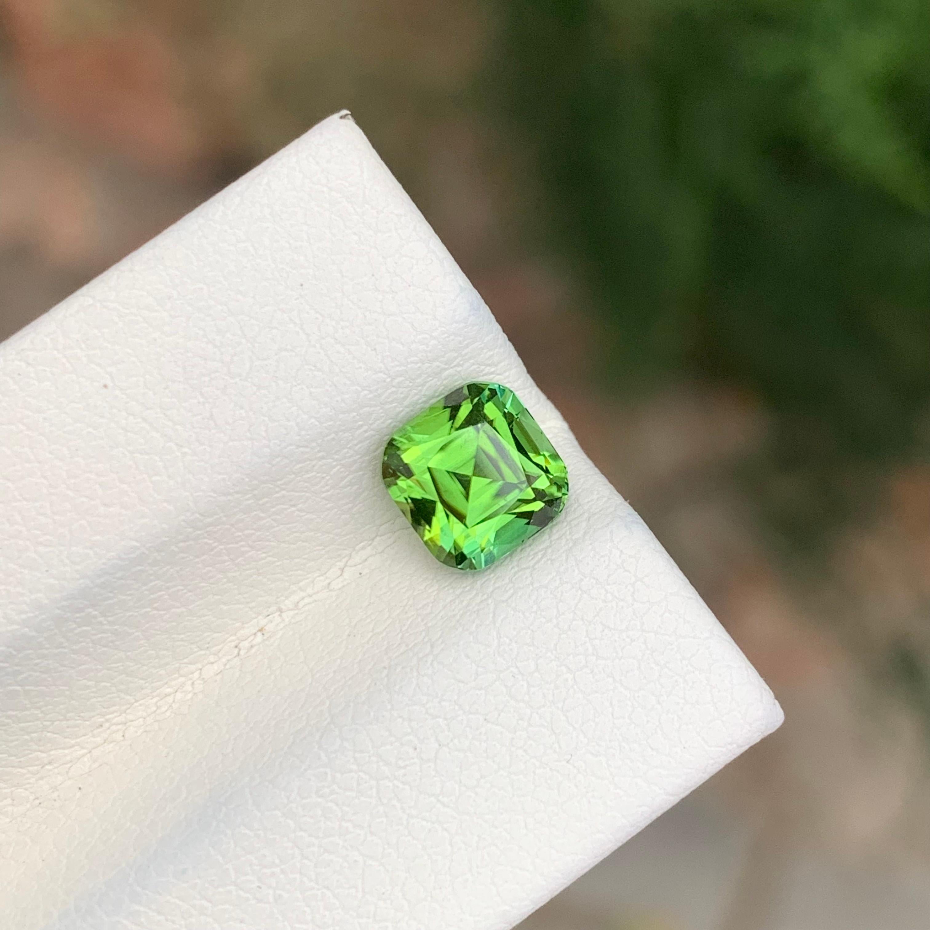 Gema natural suelta de turmalina verde de 1.65 quilates en forma de cojín Corte cojín en venta