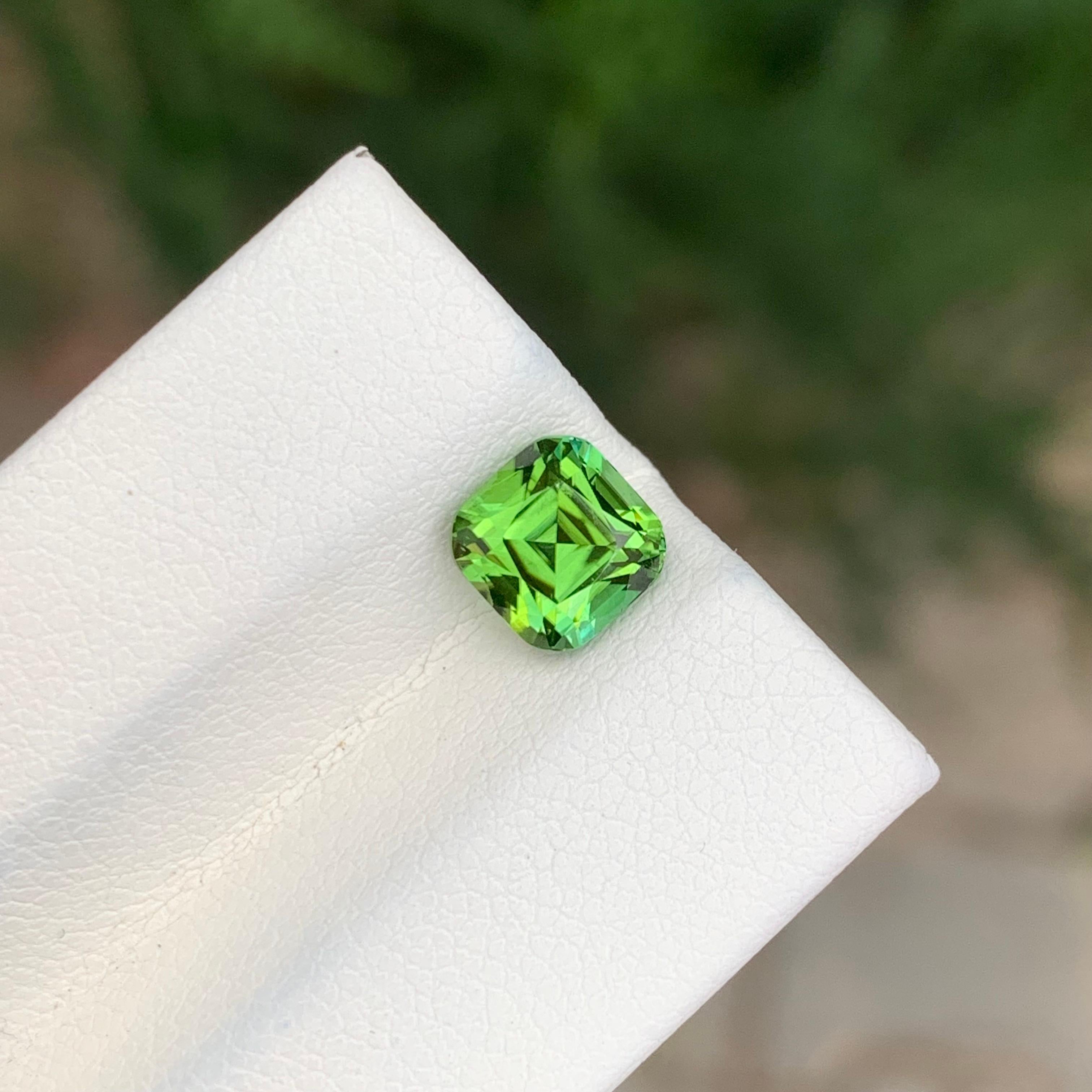 Femenino o masculino Gema natural suelta de turmalina verde de 1.65 quilates en forma de cojín en venta