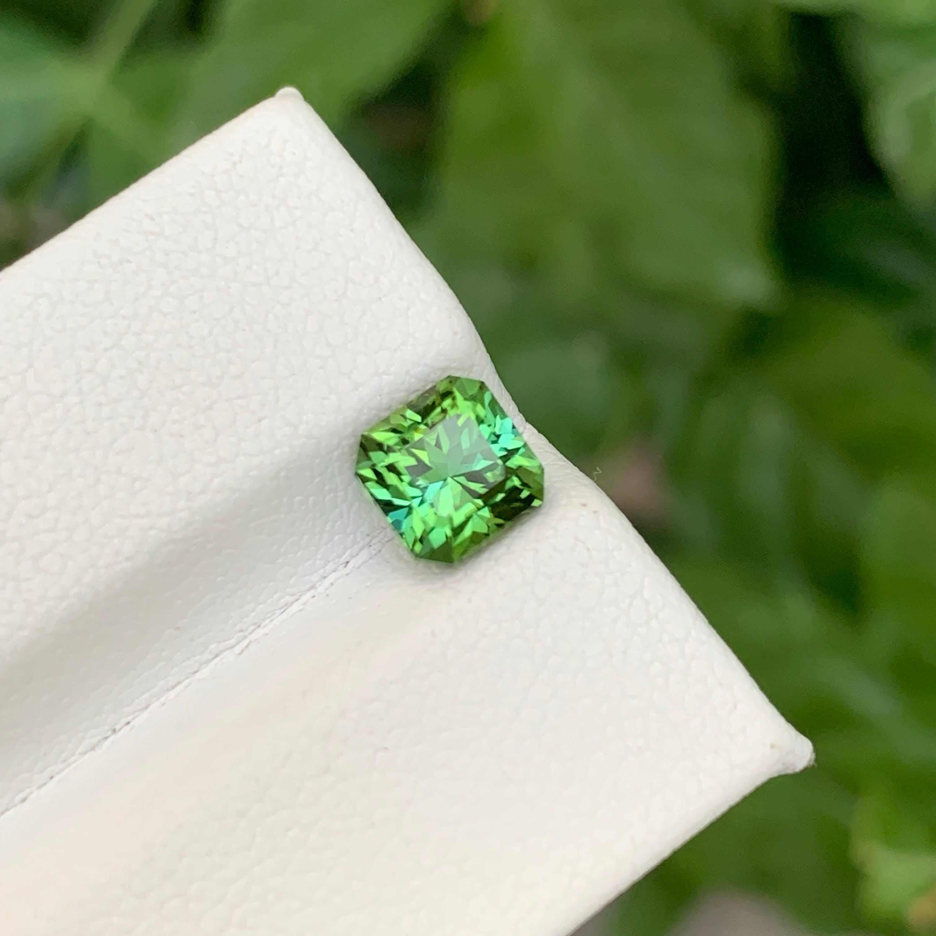 Moderne 1.65 Carat Nature Loose Mine Green Tourmaline Asscher Cut Afghan Gemstone (pierre précieuse afghane) en vente
