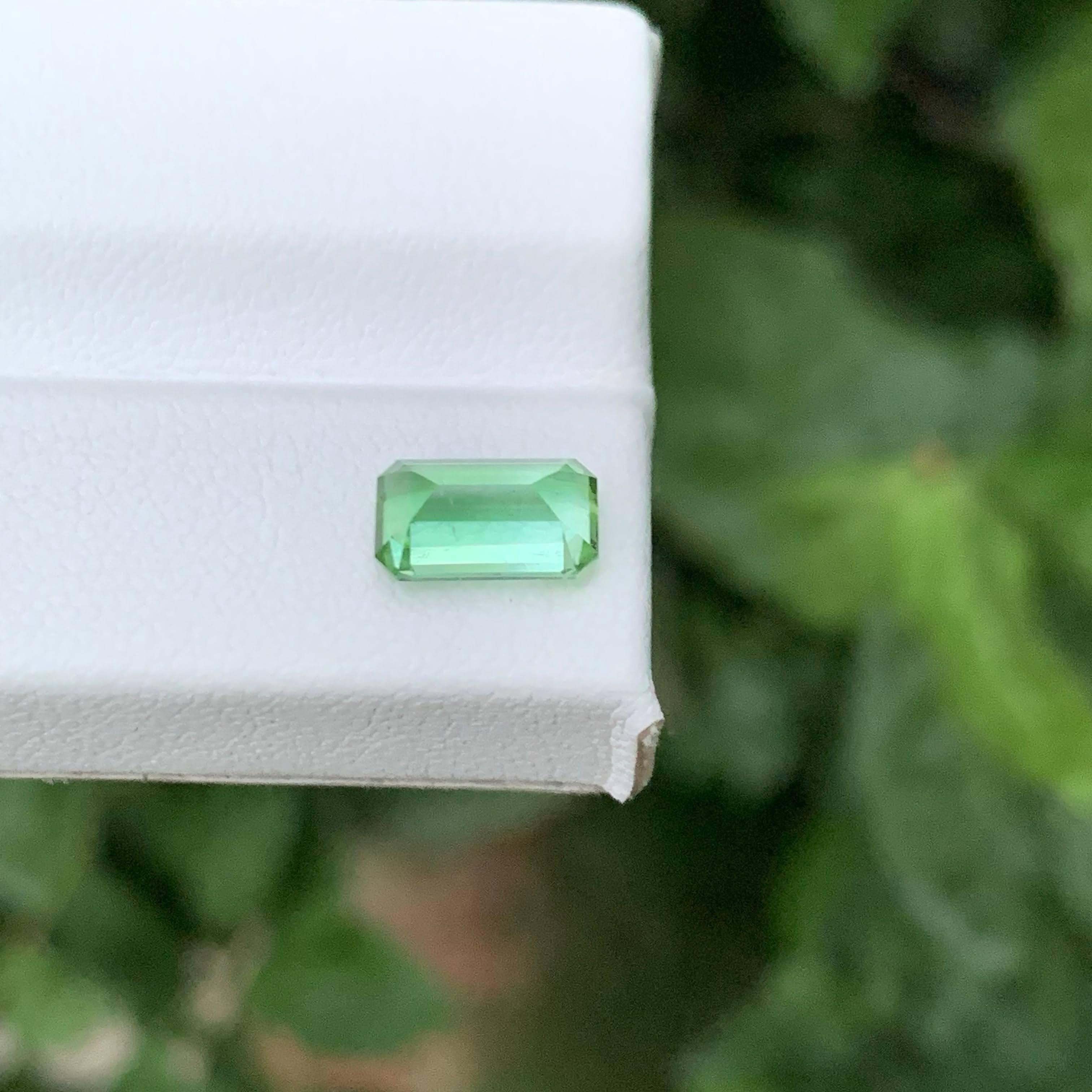 1,65 Karat Natürlicher loser mintgrüner Turmalin Smaragdschliff Afghanischer Edelstein für Damen oder Herren im Angebot