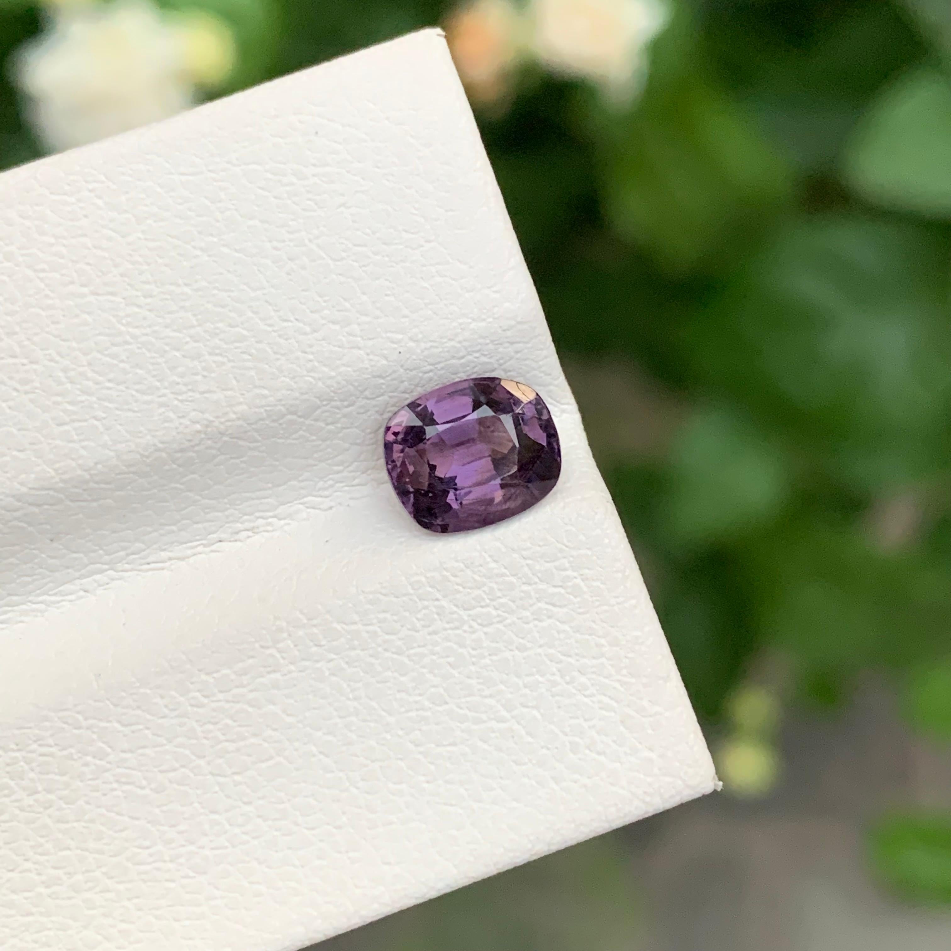 1,65 Carati Nature Spinello viola sfuso a forma di cuscino Gemma in vendita 5