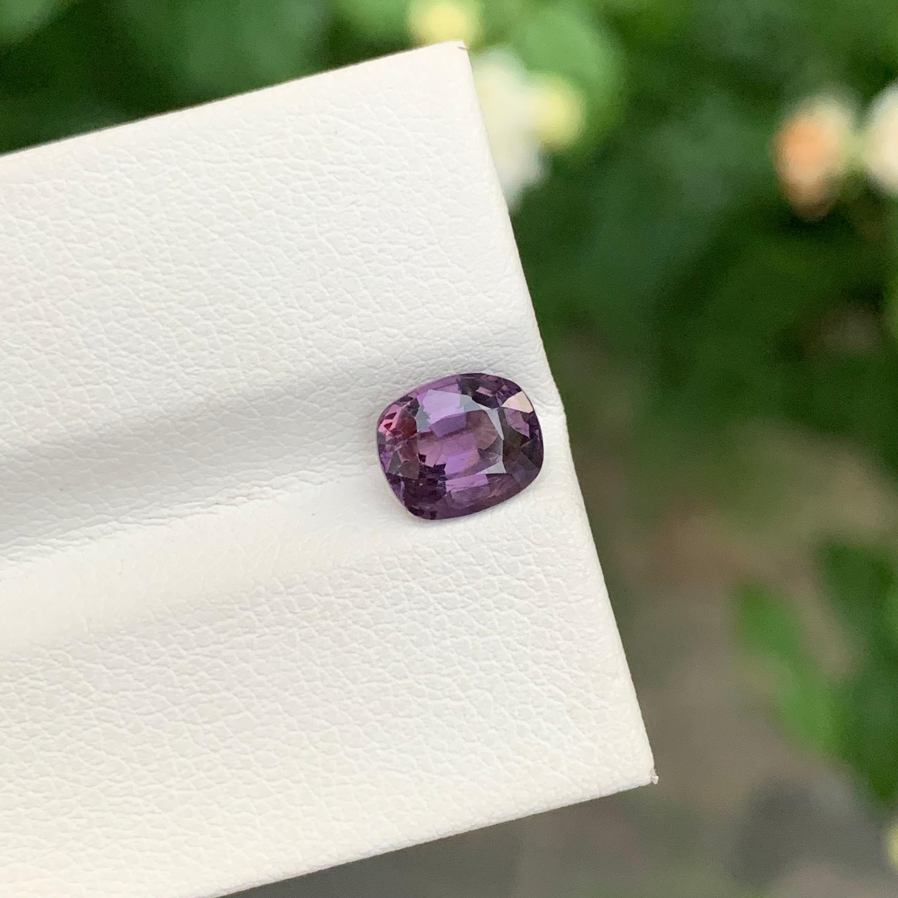 da uomo o donna 1,65 Carati Nature Spinello viola sfuso a forma di cuscino Gemma in vendita