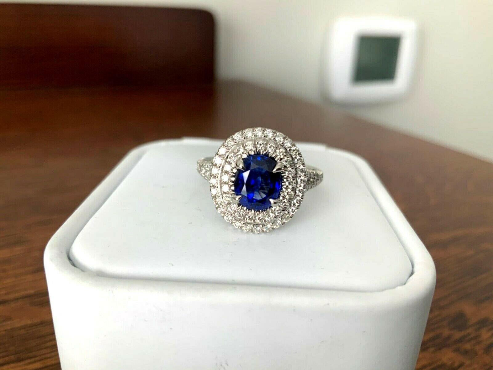 1.65 Carat Natural Royal Blue Madagascar Sapphire and Diamond Ring GIA Certified For Sale 3
