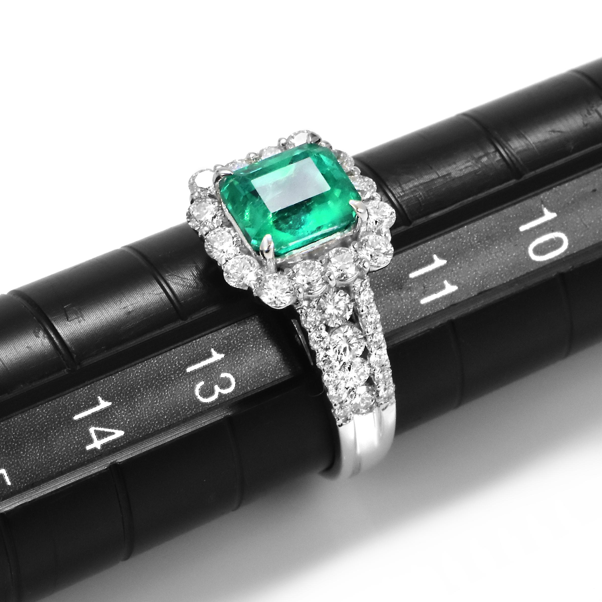 Anillo de esmeralda y diamante verde vivo natural de 1,65 quilates fabricado en platino en venta 5