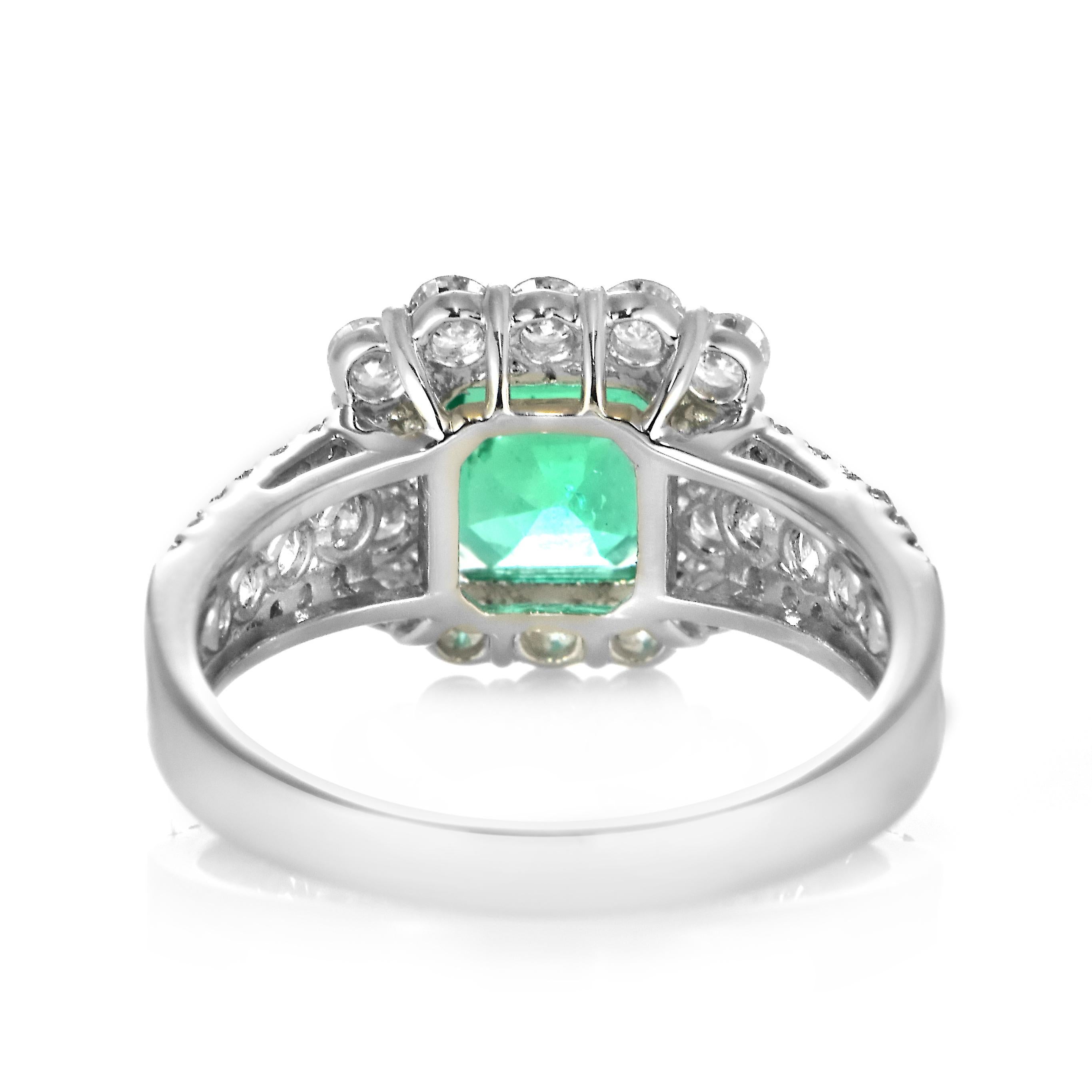 Anillo de esmeralda y diamante verde vivo natural de 1,65 quilates fabricado en platino en venta 8