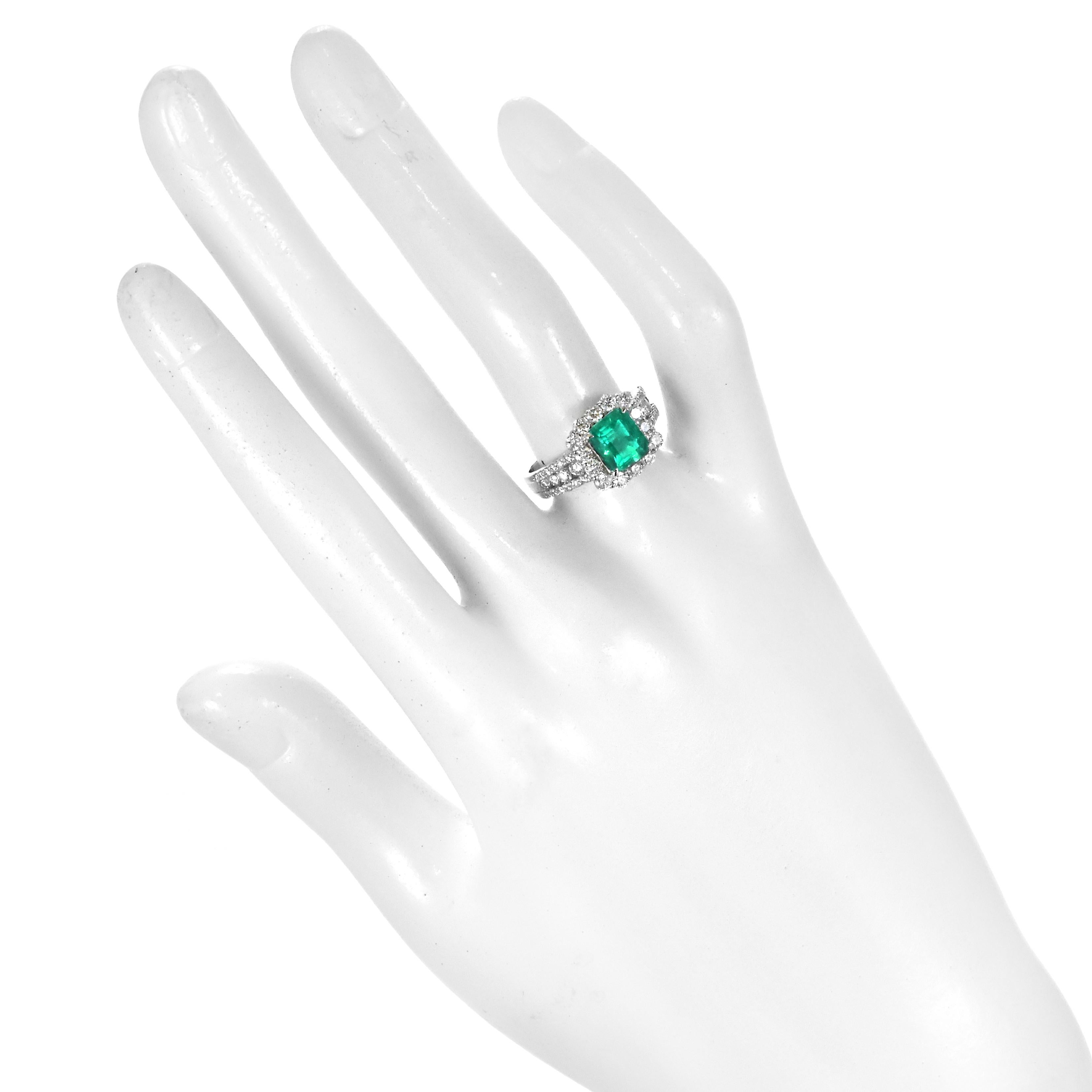 De las mujeres Anillo de esmeralda y diamante verde vivo natural de 1,65 quilates fabricado en platino en venta