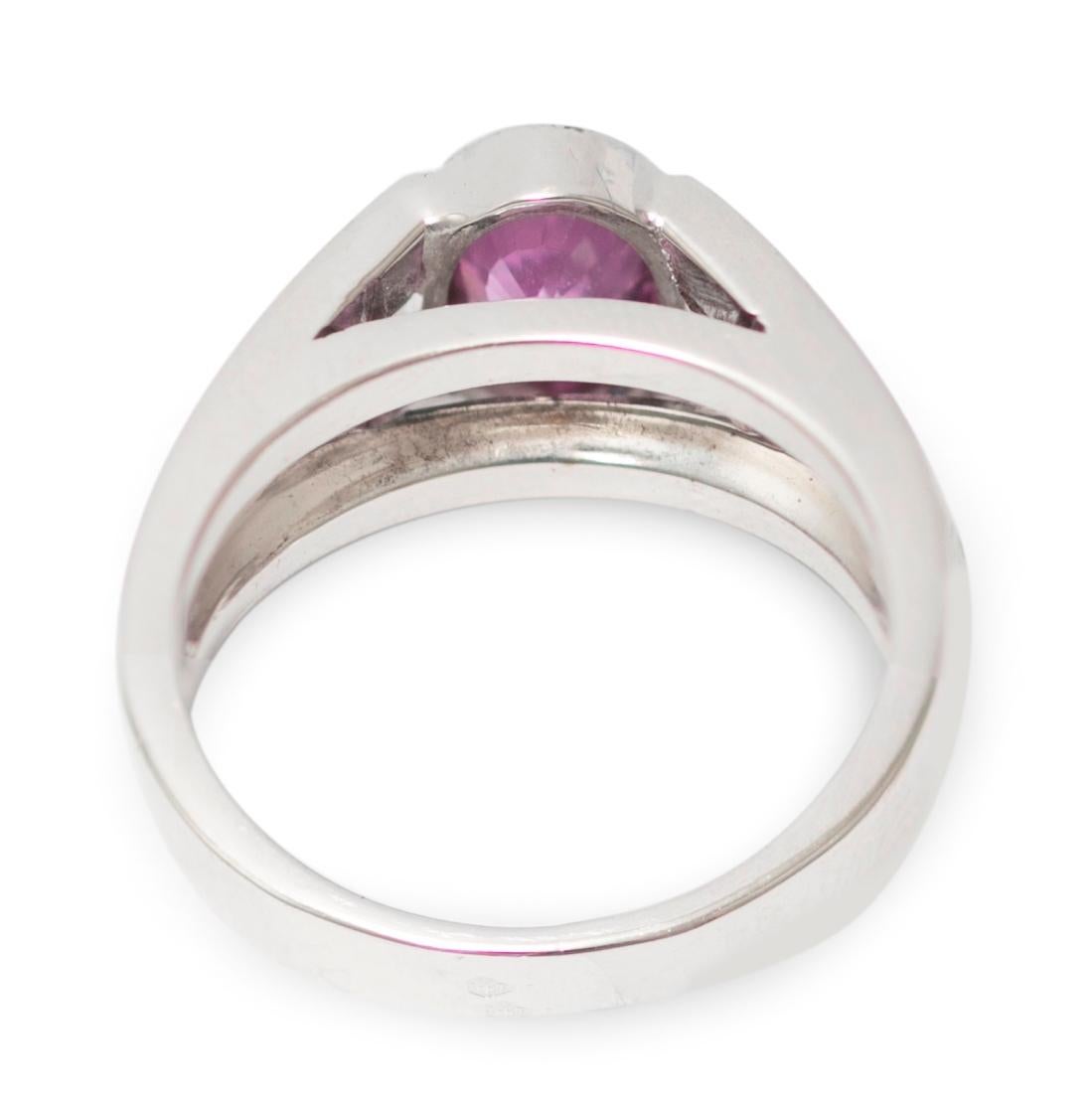 Oval Cut 1.65 Carat Oval Pink Sapphire Diamonds 18 Karat White Gold Ring