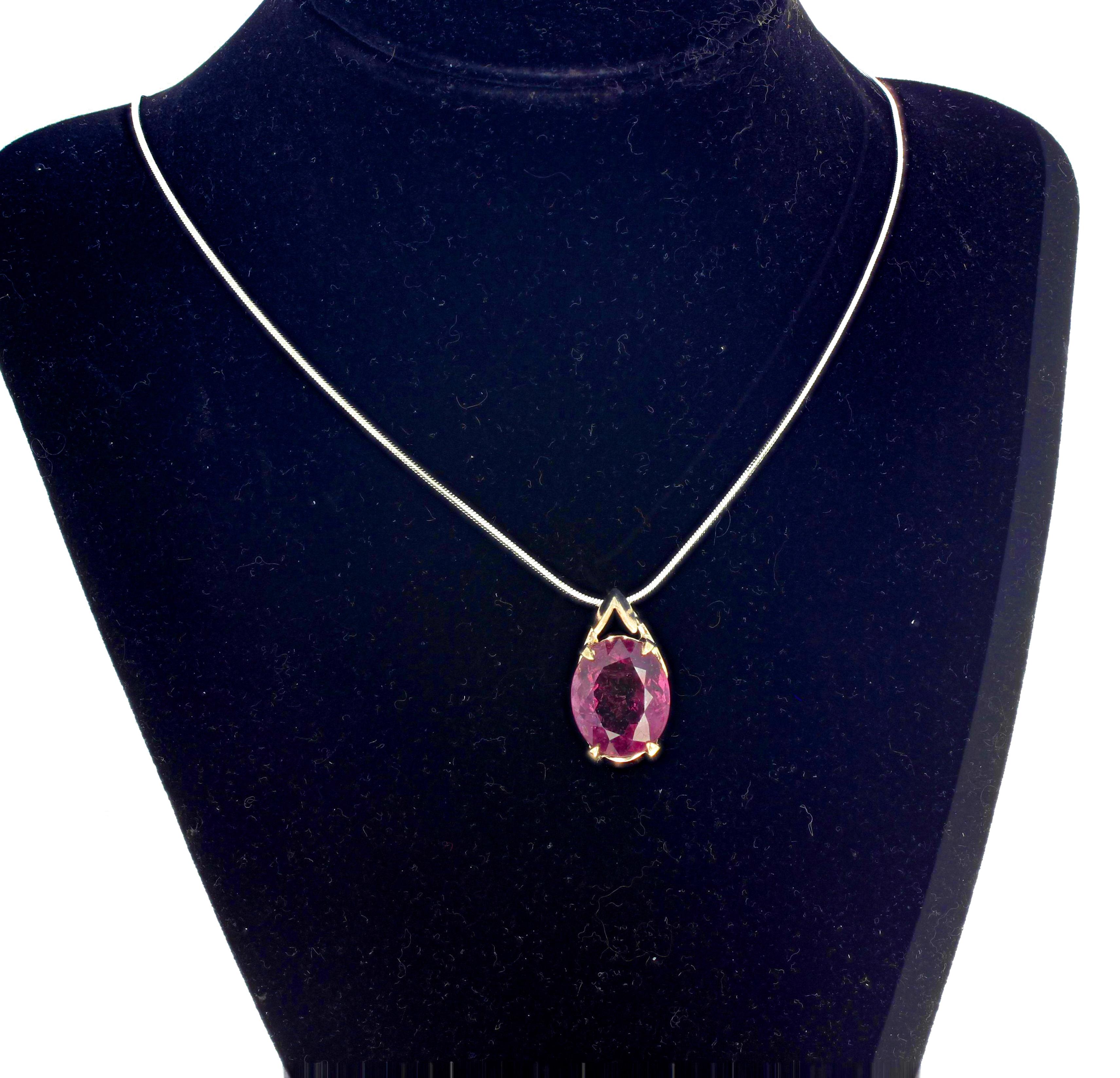 Gemjunky Mogul Oval 16.5 Cts PurplePink Tourmaline Sterling Silver Pendant In New Condition In Raleigh, NC