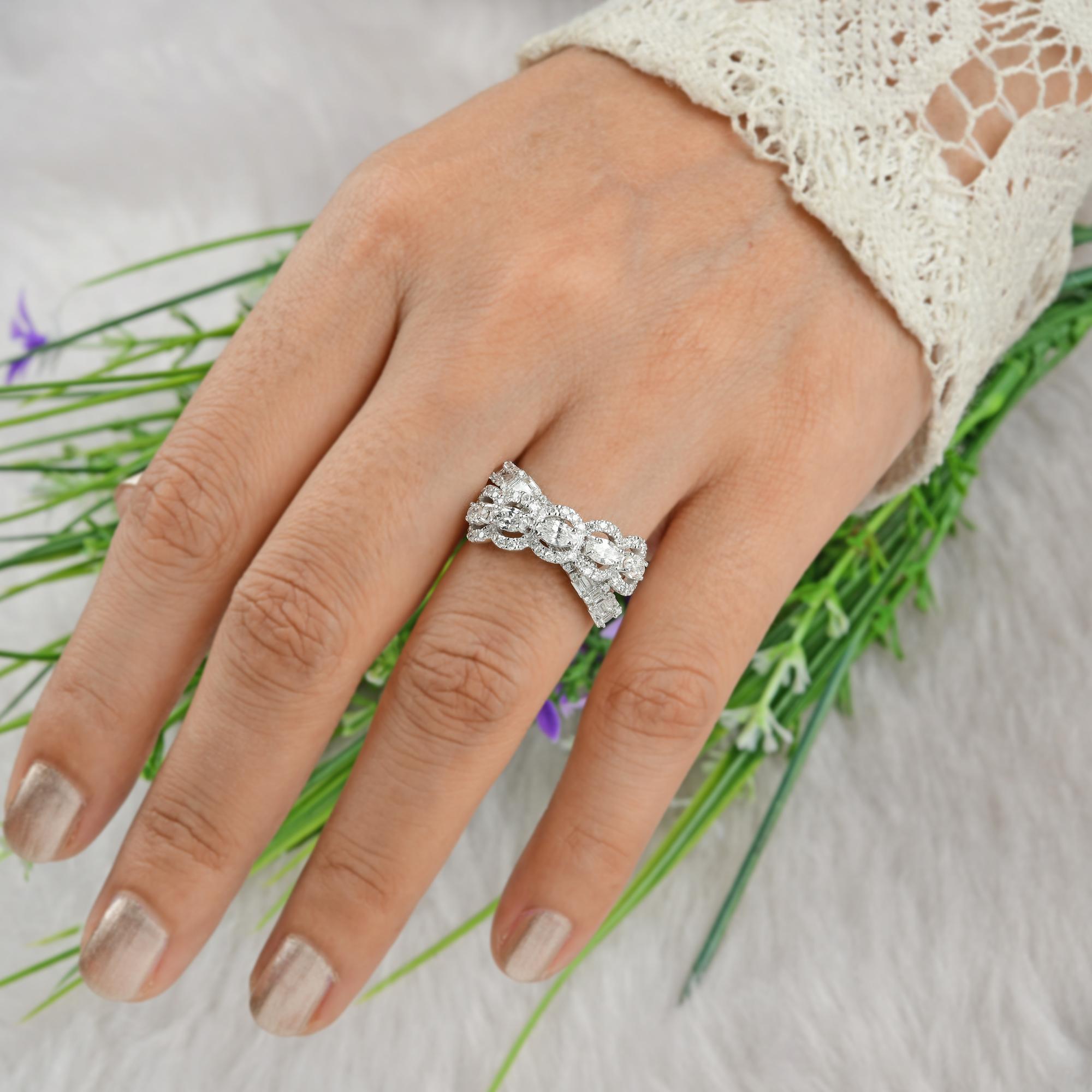 1,65 Karat SI/H Diamantring aus 18 Karat Weißgold mit mehreren Diamanten im Brillantschliff im Zustand „Neu“ im Angebot in Diera, Dubai