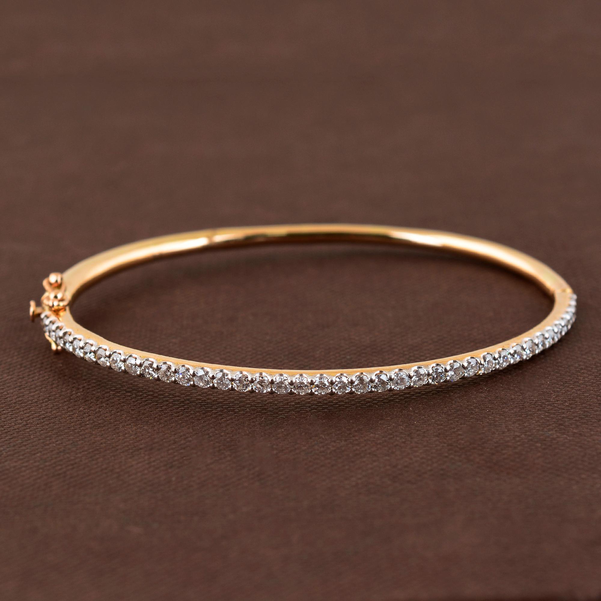 Modern 1.65 Carat SI/HI Diamond Pave Bangle Sleek Bracelet 14 Karat Yellow Gold Jewelry For Sale