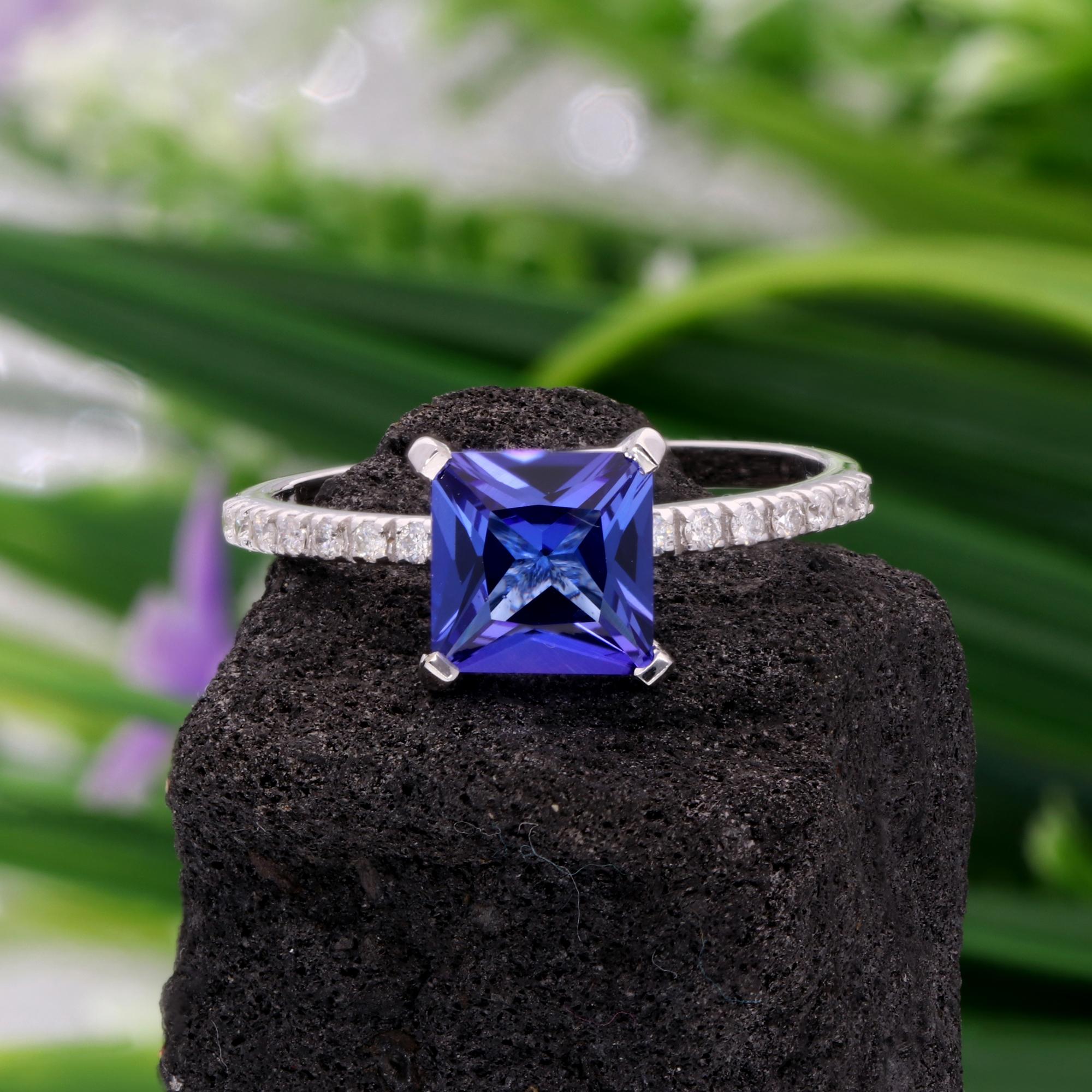 Women's 1.65 Carat Solitaire Square Tanzanite Band Ring 0.18 Ct Diamond 18k White Gold For Sale