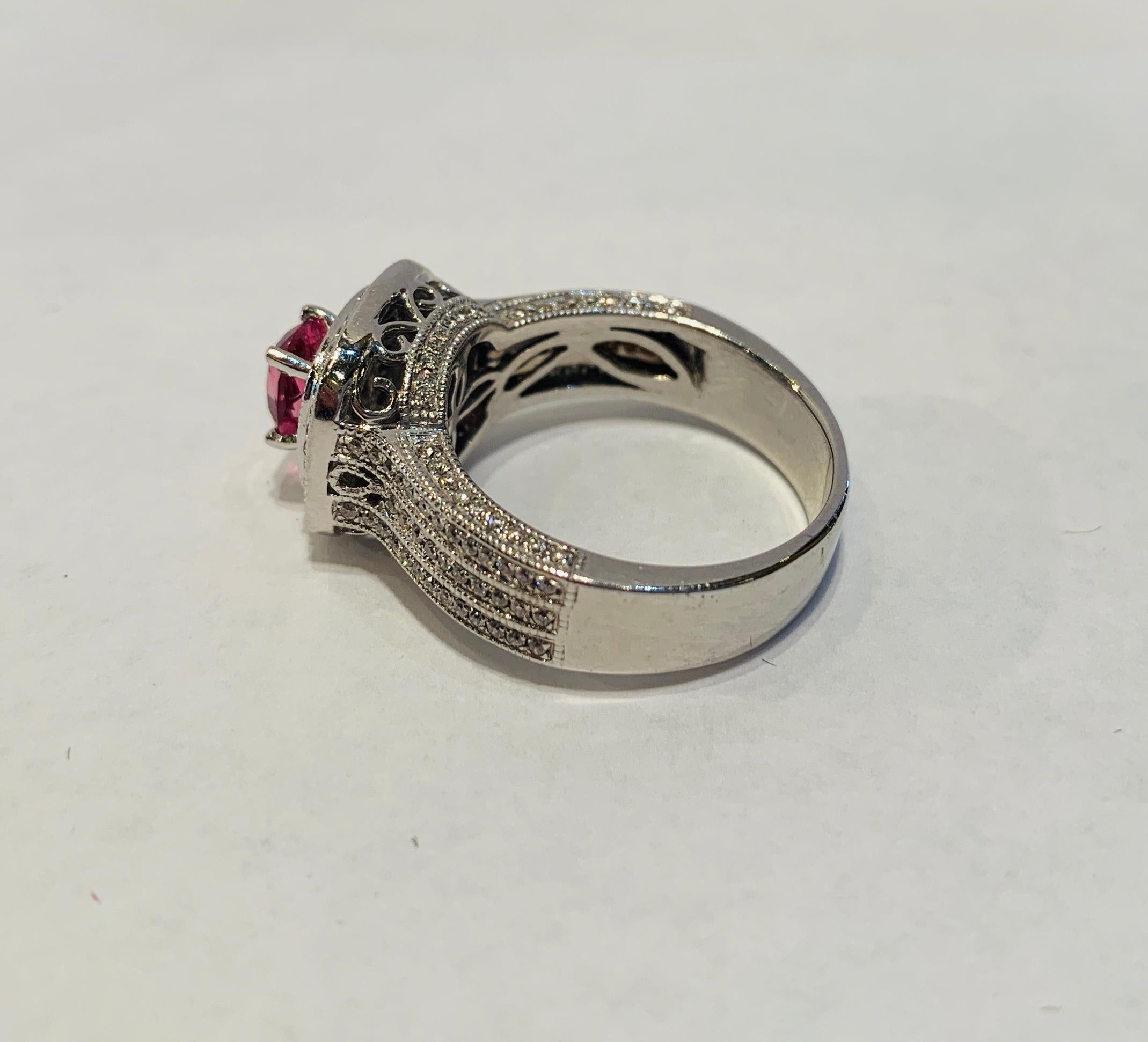 1,65 Karat lebhaft funkelnder rosa Saphir Diamant Doppel Halo Weißgold Ring im Angebot 2