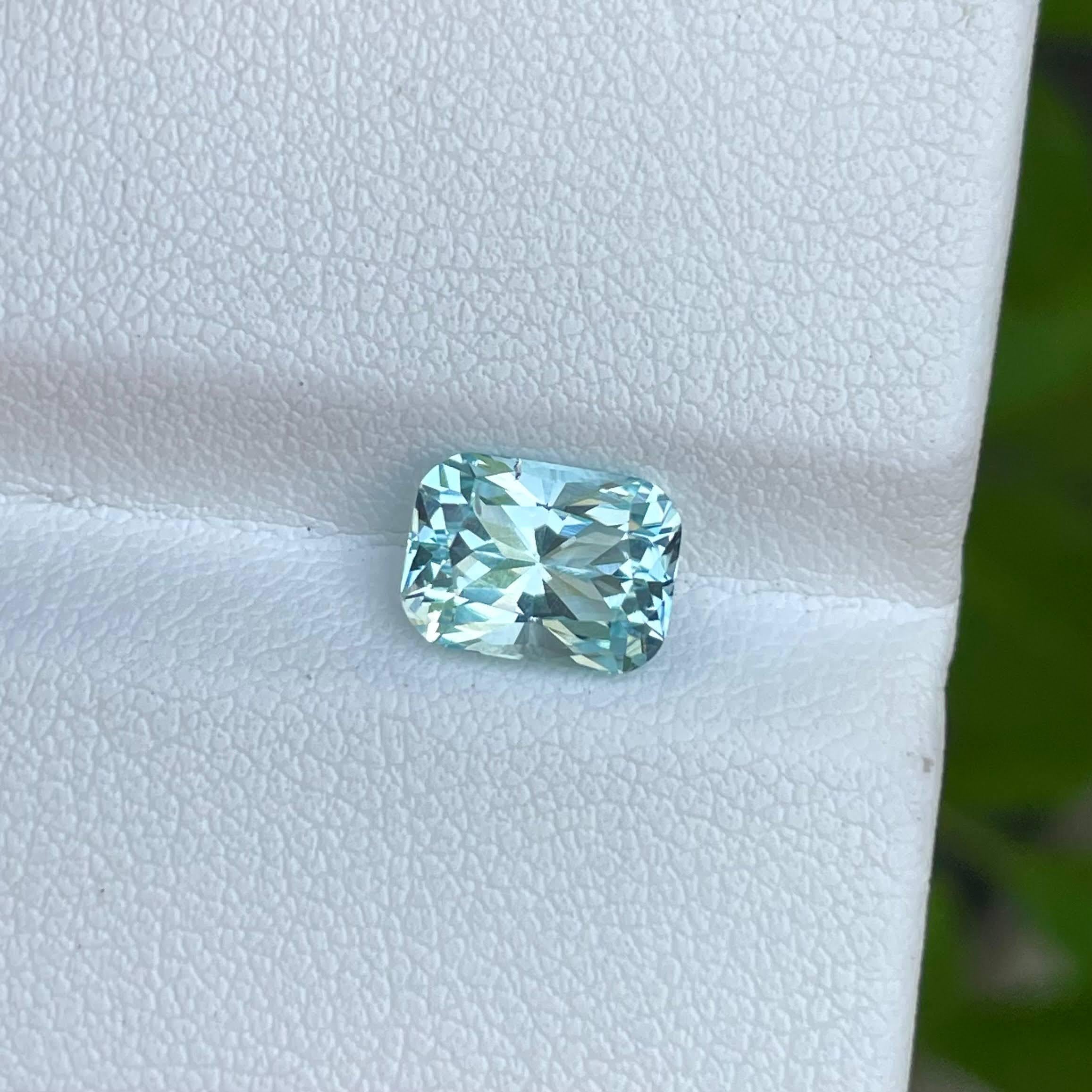 Modern 1.65 carats Aquamarine Stone Custom Precision Cut Natural Nigerian Gemstone For Sale