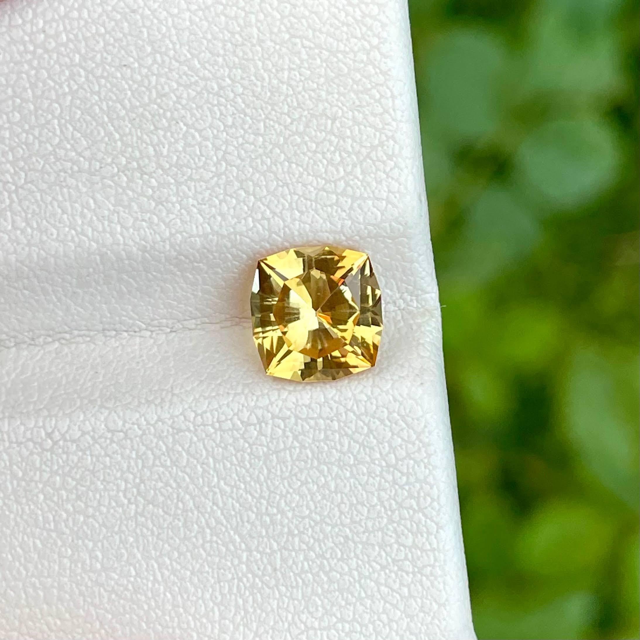 1.65 Carats Citrine Stone Custom Precision Cut Natural Brazilian Gemstone (pierre précieuse brésilienne) Neuf - En vente à Bangkok, TH