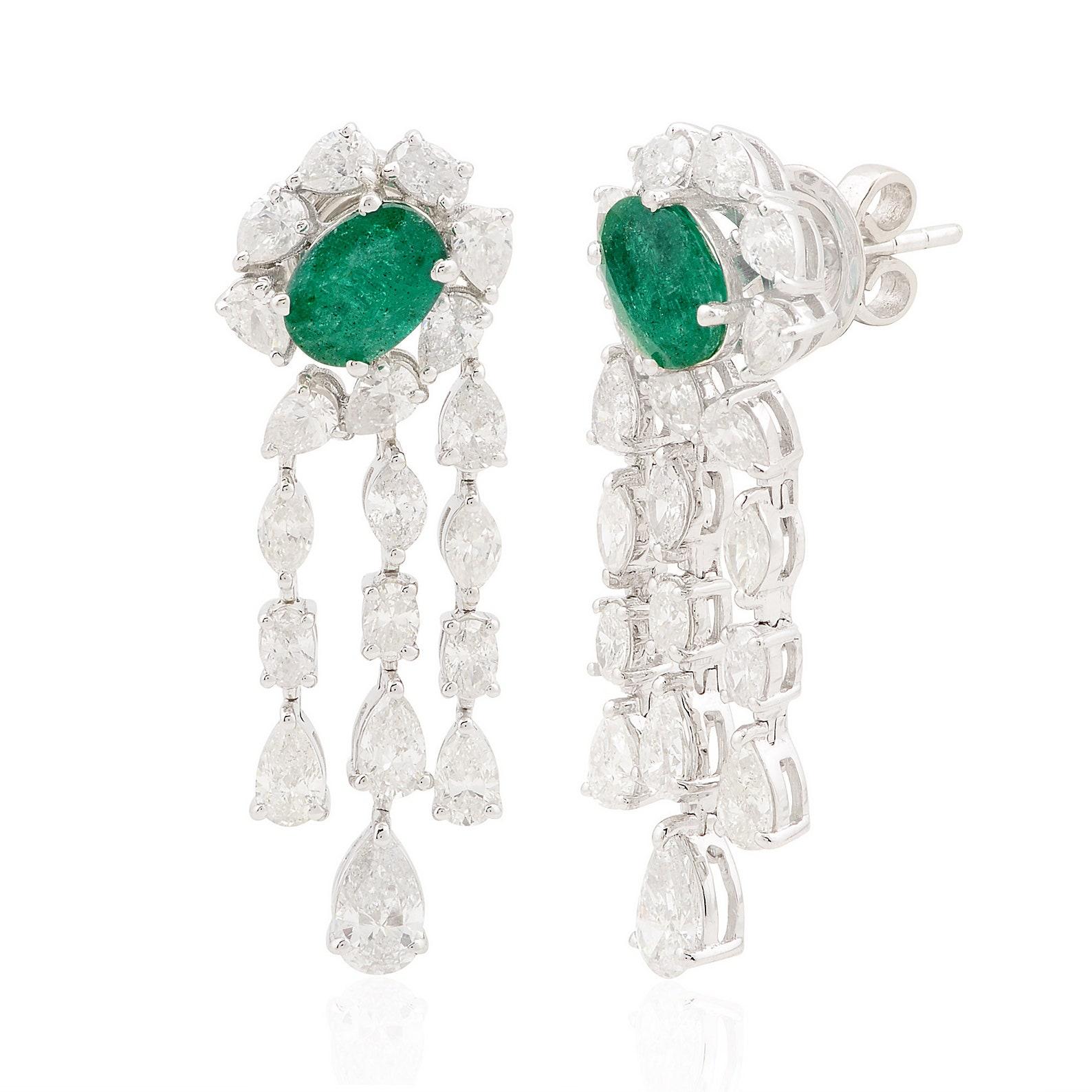 Modern 1.65 Carats Emerald Diamond 14 Karat Gold Chandelier Earrings For Sale