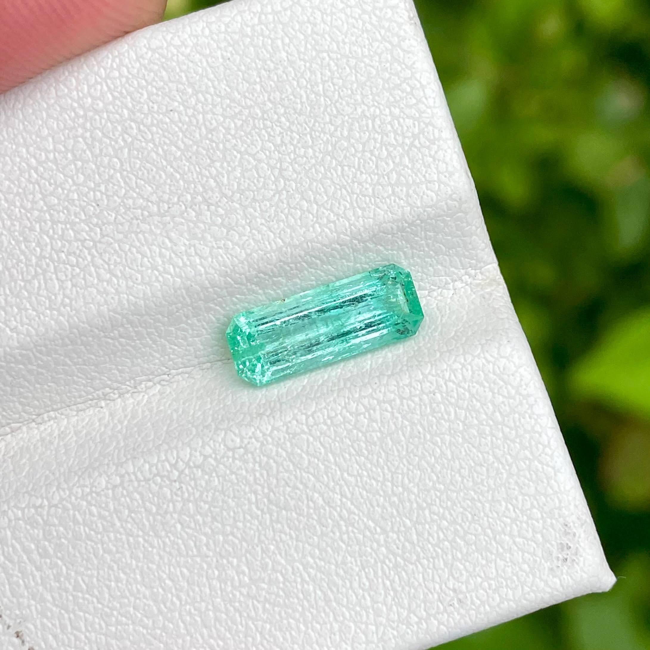 Modern 1.65 Carats Emerald Stone Emerald Cut Natural Gemstone From Afghanistan For Sale