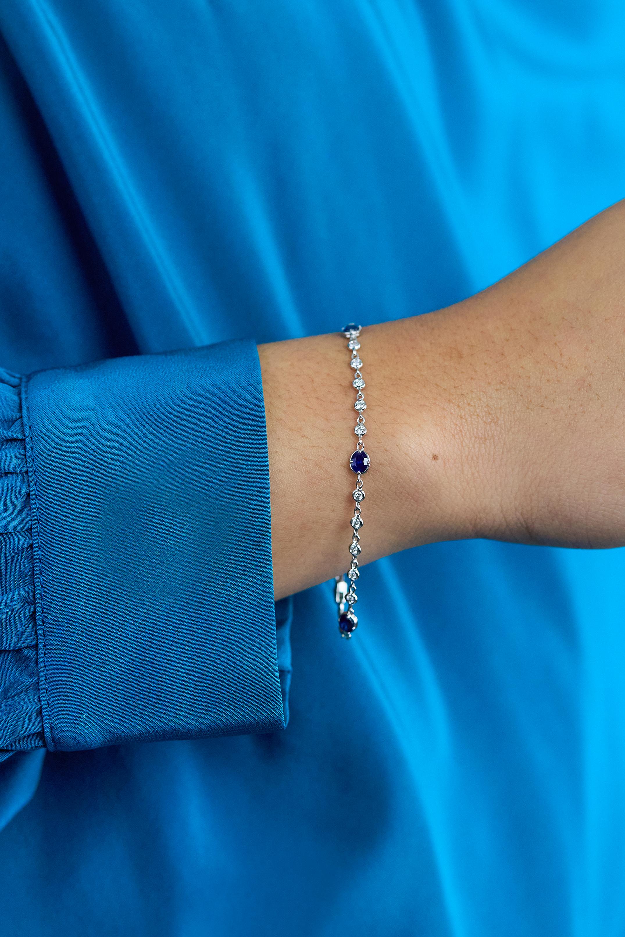 Round Cut Roman Malakov 1.65 Carats Total Oval Sapphires By the Yard & Diamond Bracelet For Sale