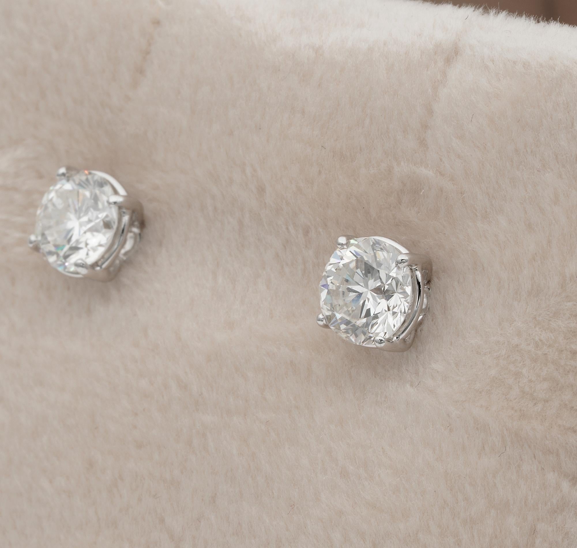1.65 Ct Round Brilliant Cut Diamond Studs IGN Certified For Sale 1