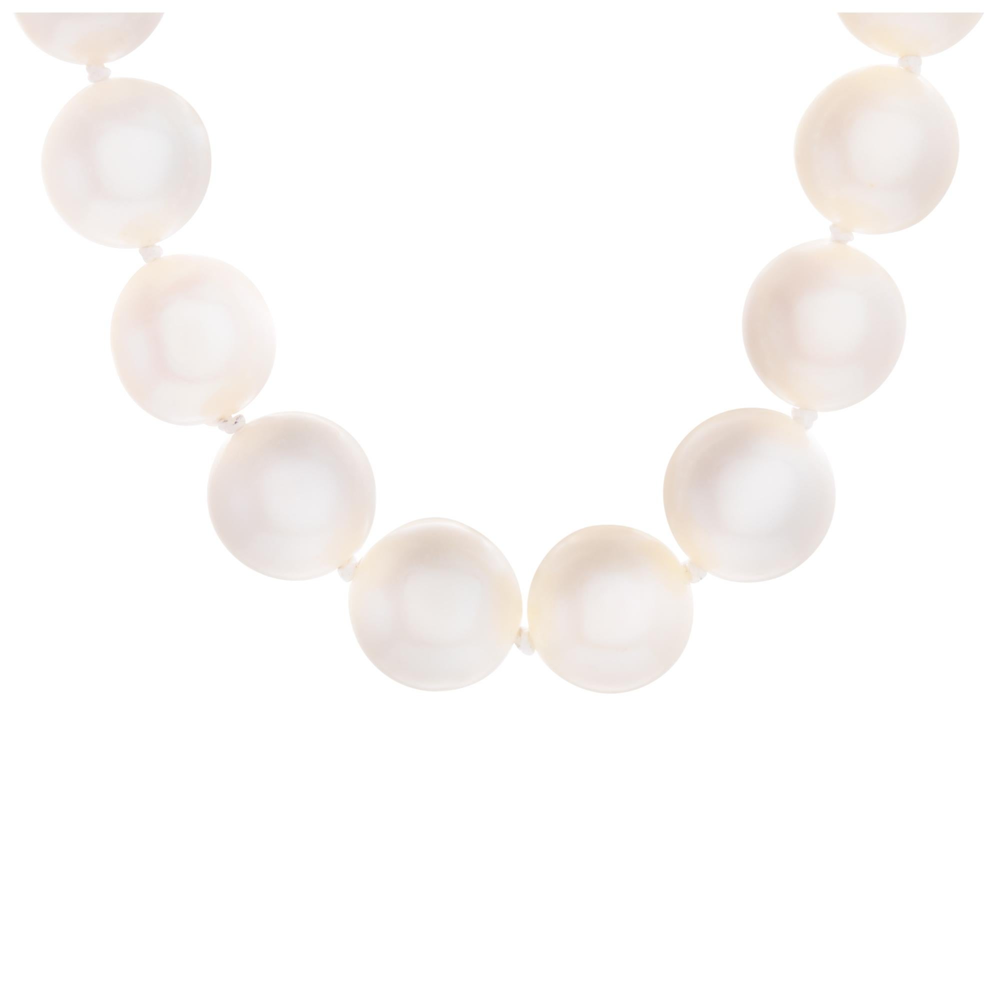 Pearl Choker, Golden to Rose Color In Excellent Condition For Sale In Surfside, FL