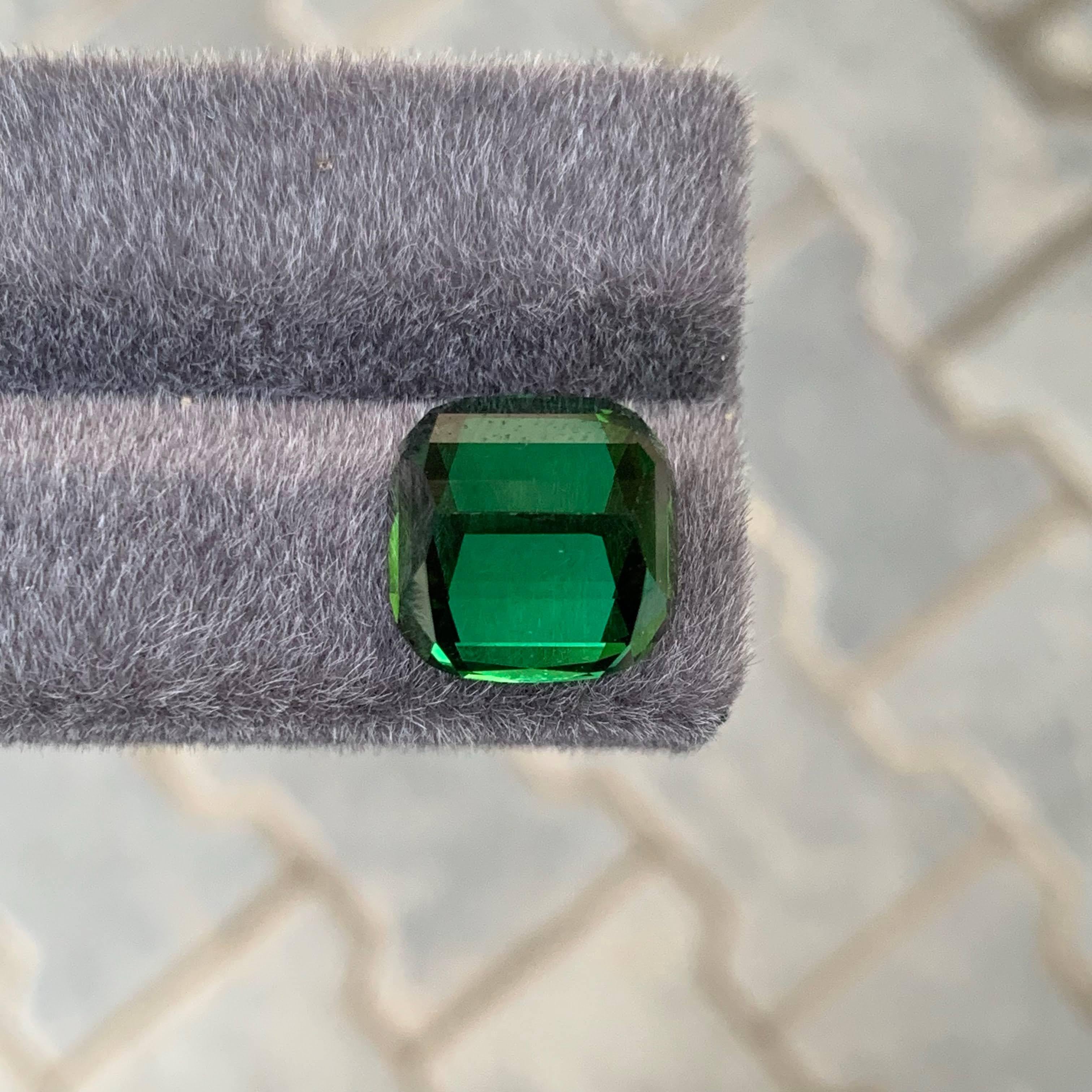 Taglio cuscino 16,50 carati di tormalina verde naturale sfusa di alta qualità con taglio a cuscino Gemma afgana in vendita